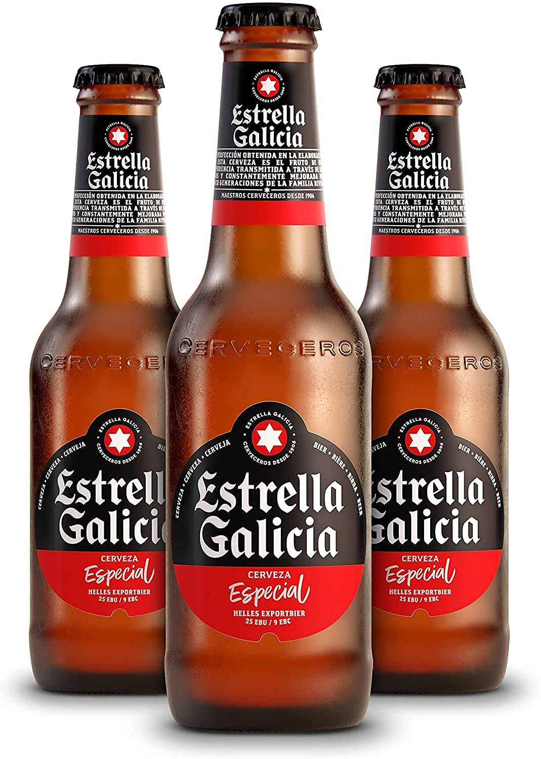 alcohol 桌布 壁紙 — 三瓶琥珀色玻璃瓶裝的Estrella Galicia啤酒整齊排列在潔白背景前。