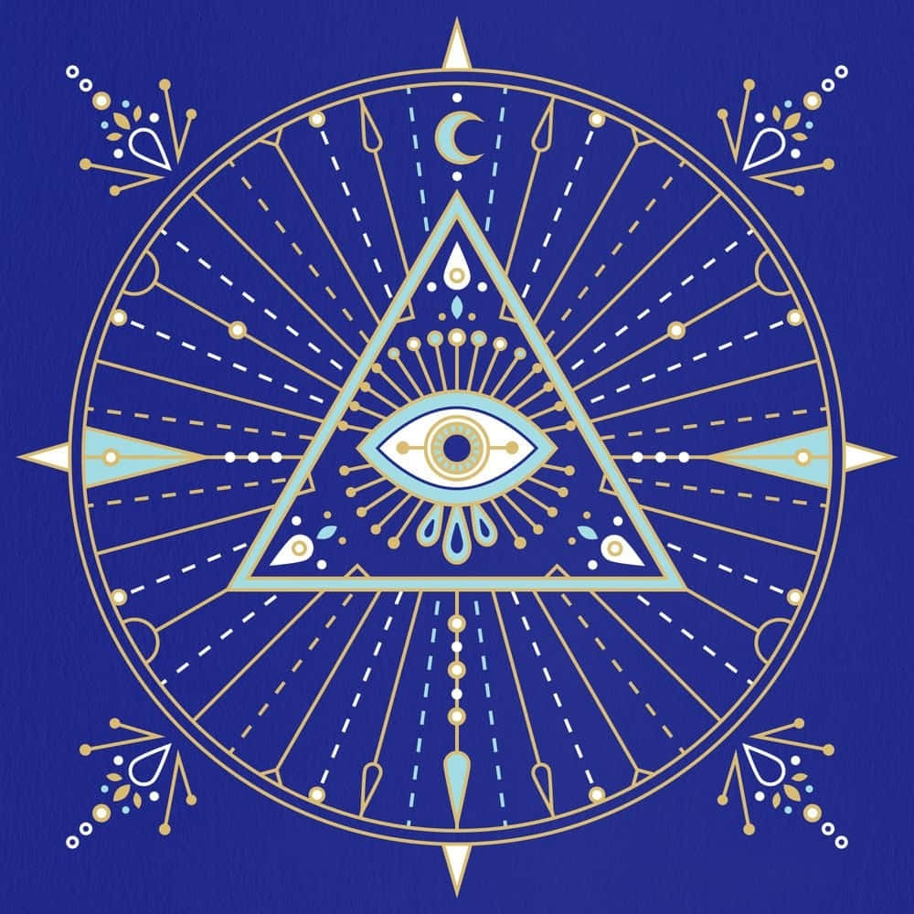 Evil Eye 桌布 壁紙 — 三角形和圓圈內的神秘眼睛，在深藍色背景上散發出金色線條，背景飾有新月和華麗圖案。