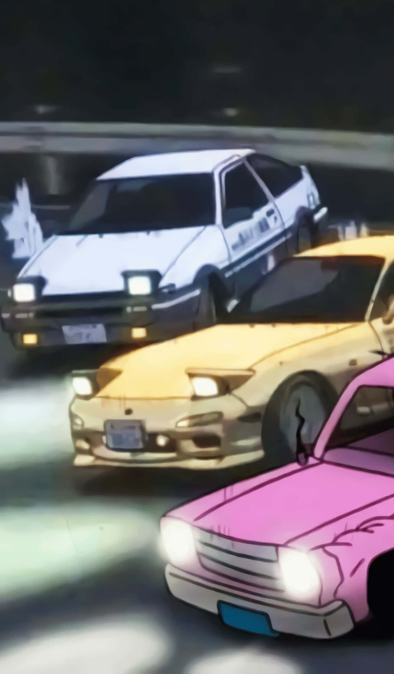 動漫 桌布 壁紙 — 三輛動漫風格汽車在黑夜中，在潮濕的道路上，車頭燈閃爍，在黑暗的天空下競速。