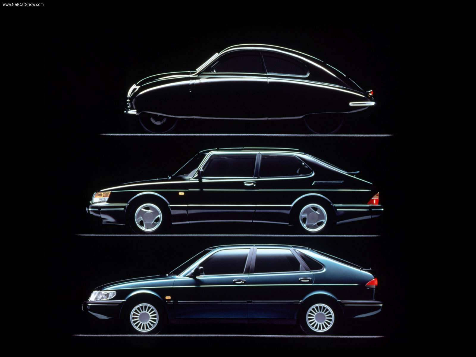 Saab 桌布 壁紙 — 三輛時尚黑色和藍色的薩博汽車在黑暗背景中以側面展示，帶有發光高光。