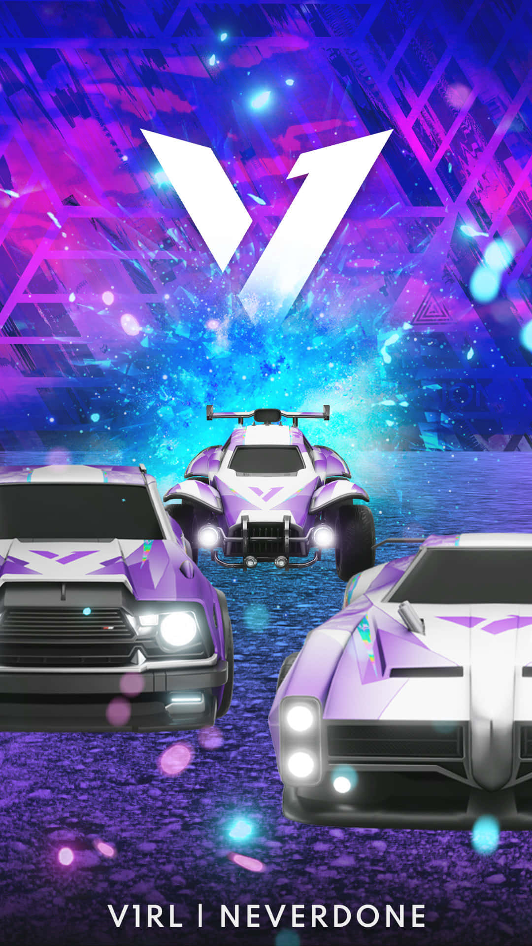Rocket League Car 桌布 壁紙 — 三輛未來風格的紫色和白色賽車穿過一條帶有發光粒子和幾何圖案的霓虹燈數位隧道。