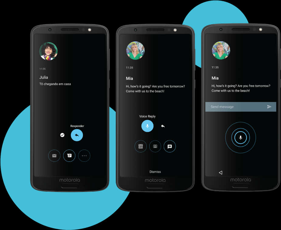 Smart Phone 桌布 壁紙 — 三部 Motorola 手機在黑色背景上顯示帶有語音回覆選項的訊息應用程式介面，並帶有藍色圓形裝飾。