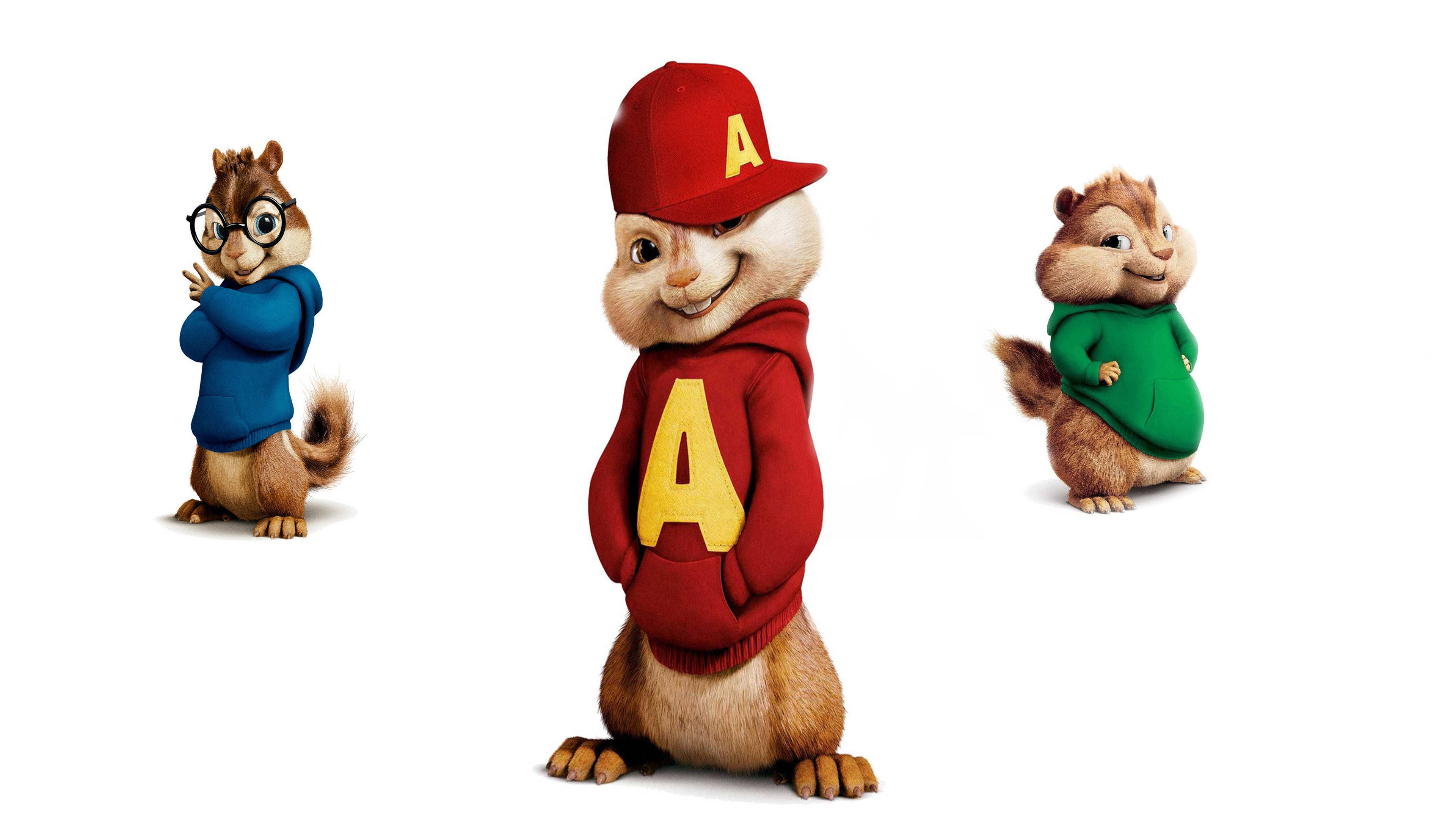 Chipmunks 桌布 壁紙 — 三隻動畫花栗鼠穿著彩色連帽衫和帶有黃色A的紅色帽子，站在純白色背景前。