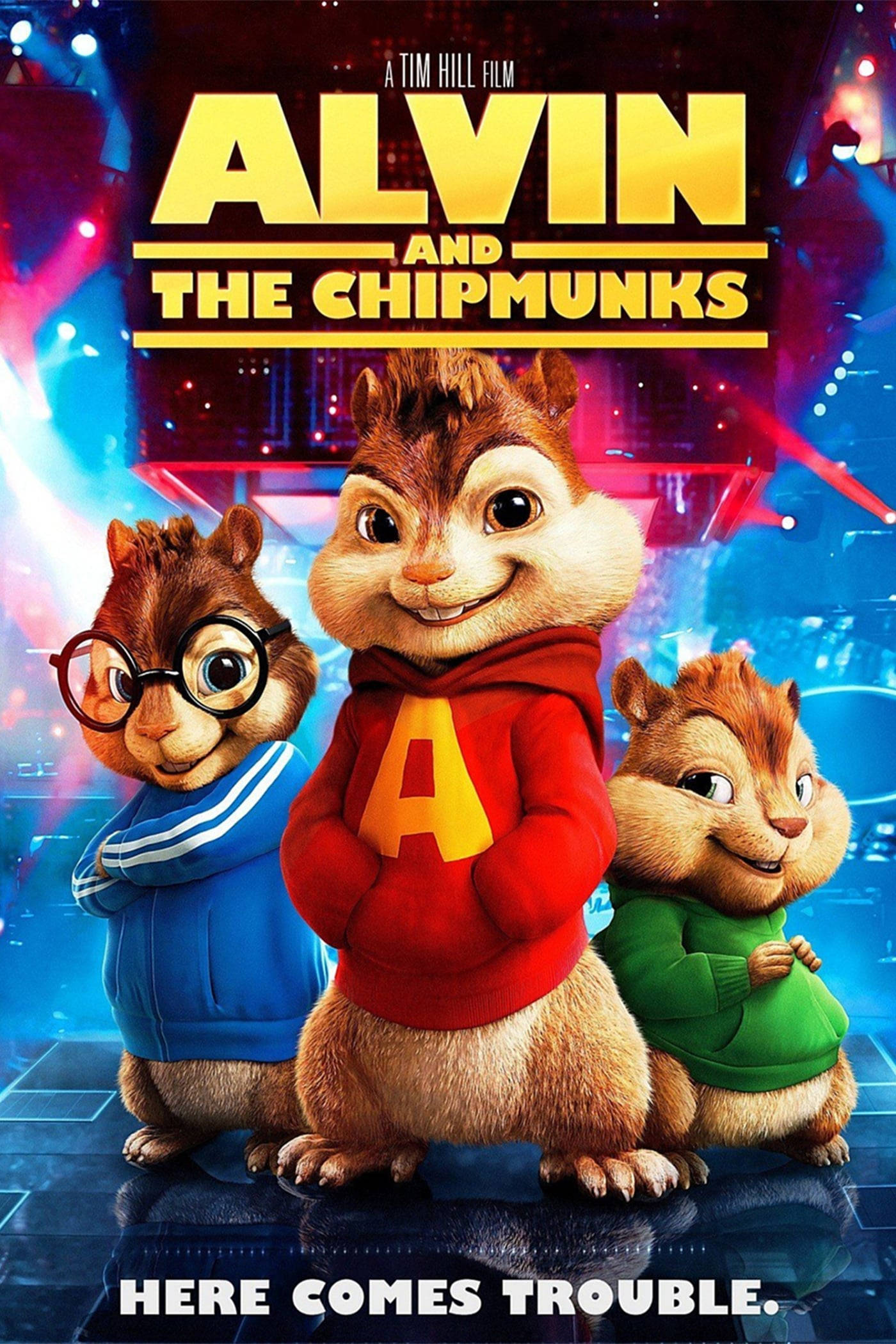 Chipmunks 桌布 壁紙 — 三隻動畫花栗鼠穿著色彩繽紛的連帽衫，在耀眼的霓虹燈下自信地擺姿勢於充滿活力的舞台上。