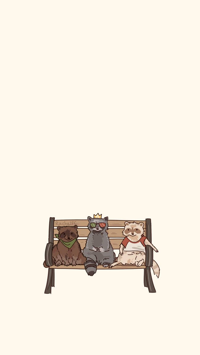 Bench Trio 桌布 壁紙 — 三隻卡通浣熊放鬆地坐在木長椅上，一隻戴著皇冠和太陽眼鏡，另一隻戴著頭巾。