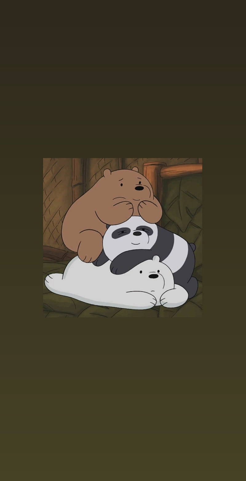 美學 桌布 壁紙 — 三隻卡通熊在溫暖燈光的舒適竹屋中依偎在一起。
