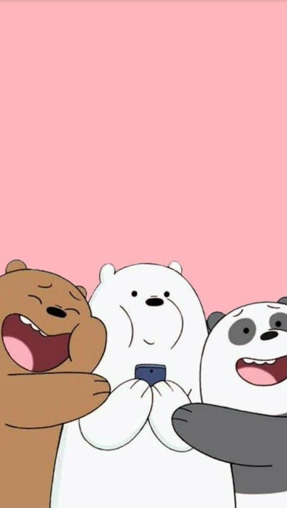 Cute Cartoon Characters 桌布 壁紙 — 三隻卡通熊在純粉紅色背景前開心自拍，哈哈大笑。