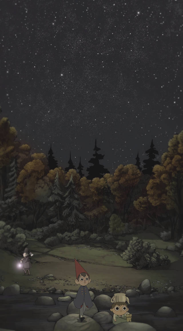 over the garden wall 桌布 壁紙 — 三隻奇特的森林生物仰望岩石森林小徑上方的星空。