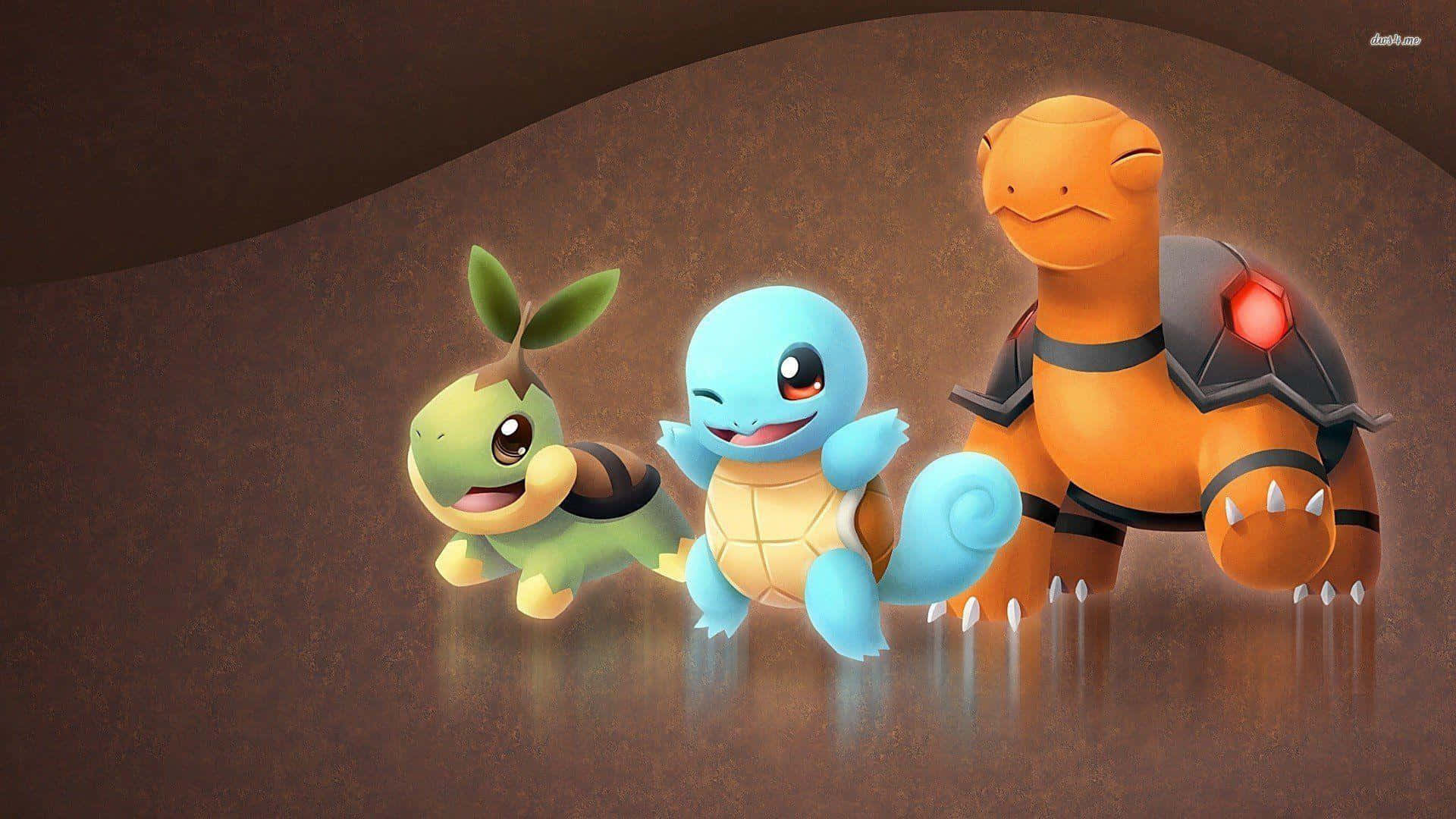 寶可夢 桌布 壁紙 — 三隻快樂的寶可夢—Turtwig、Squirtle和Blastoise—在溫暖燈光下站在一個反光的棕色表面上。