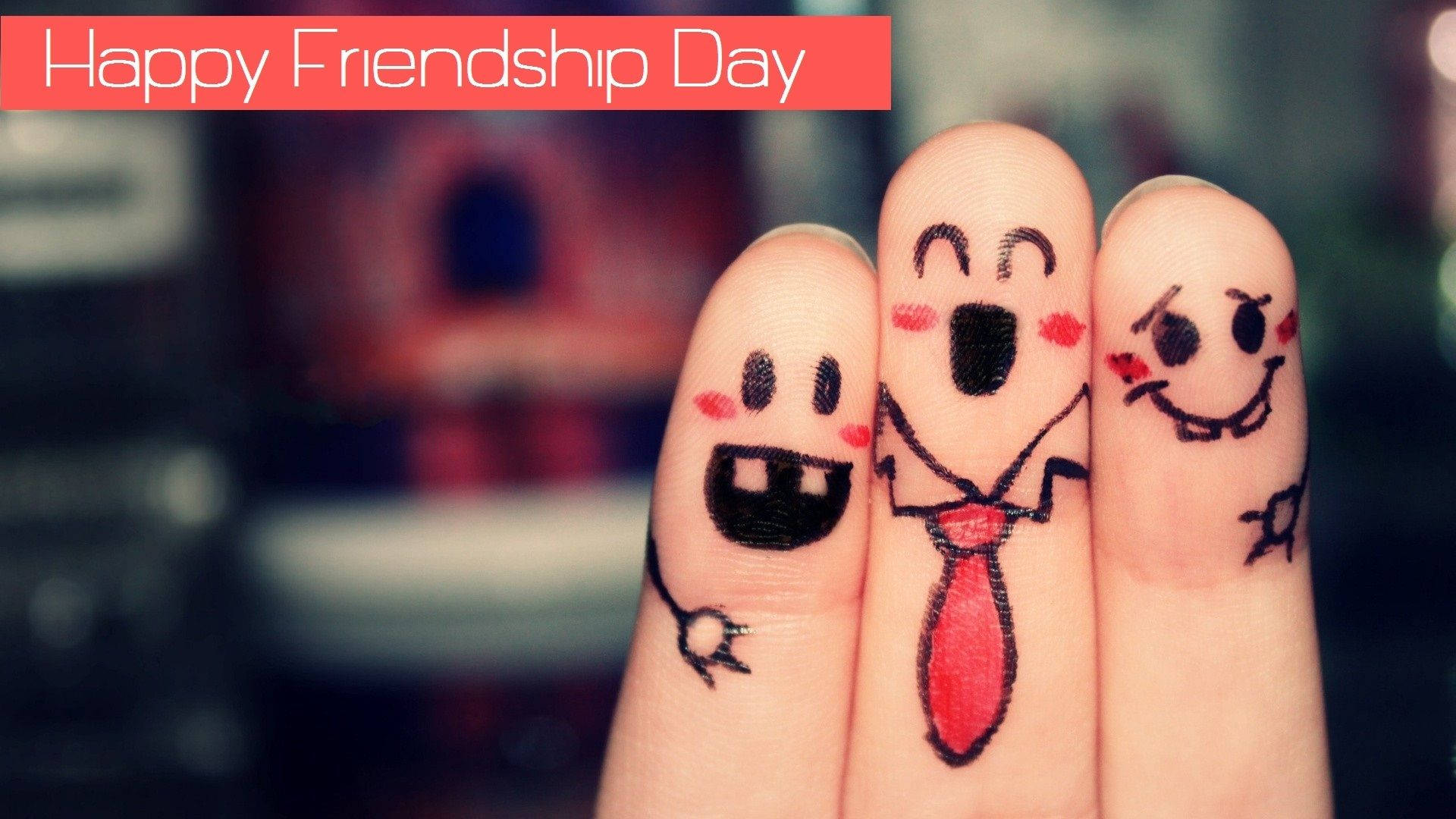 Friendship Day 桌布 壁紙 — 三隻手指畫上笑臉和紅色領帶，以愉快表情慶祝友誼日。