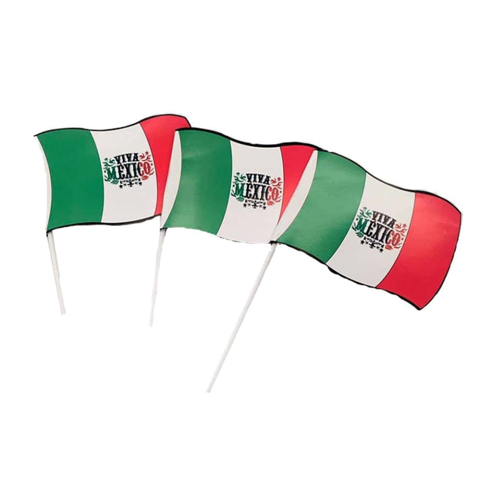 Viva Mexico 桌布 壁紙 — 三面飄揚的墨西哥國旗，上面有「Viva Mexico」字樣，在白色棍子上飄動，背景是純白色。