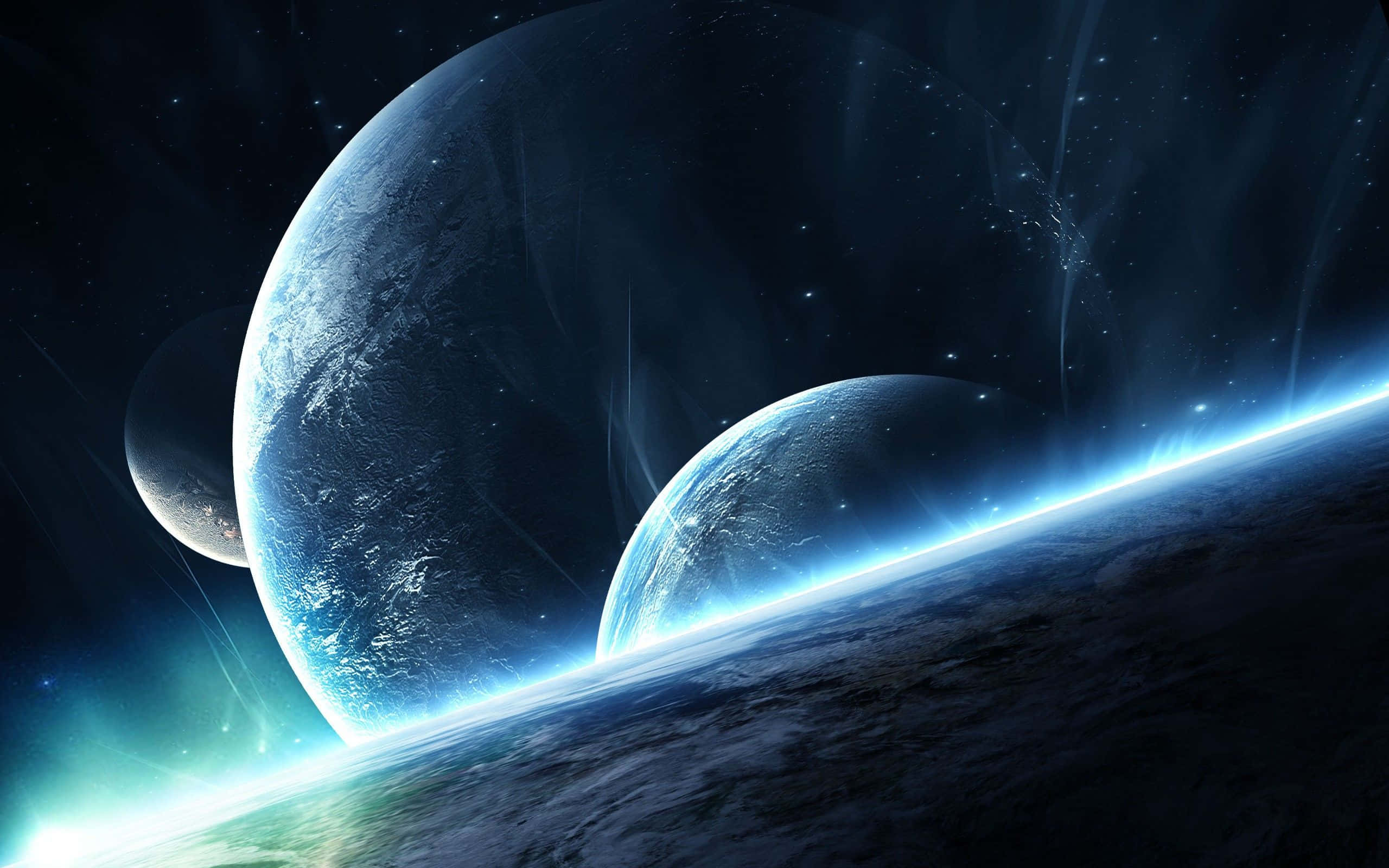 外太空 桌布 壁紙 — 三顆發光的藍色行星漂浮在深空中，恆星和宇宙射線照亮它們彎曲的表面。