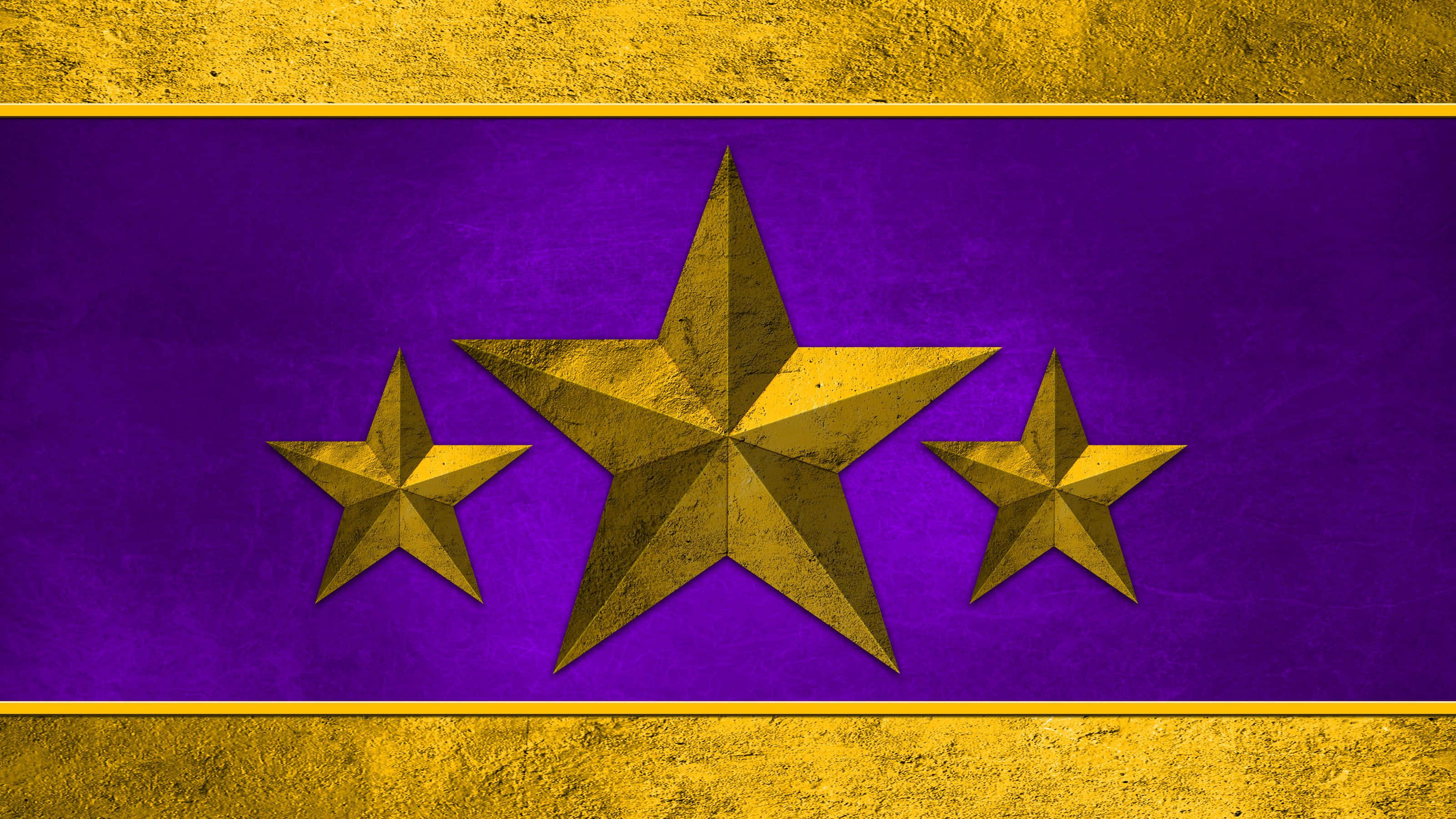 Aesthetic Star 桌布 壁紙 — 三顆風化的金色星星在帶有紋理的紫色橫幅上閃耀，並以金色邊框框起。