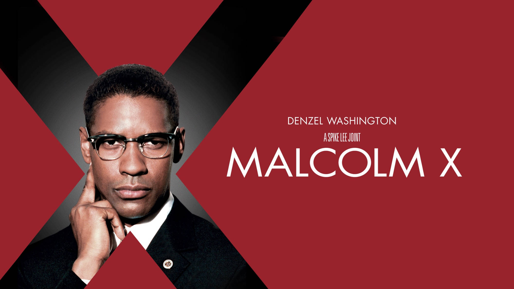 Denzel Washington 桌布 壁紙 — 丹佐·華盛頓飾演馬爾科姆·X，大膽的紅黑幾何海報，眼神專注，手托下巴。