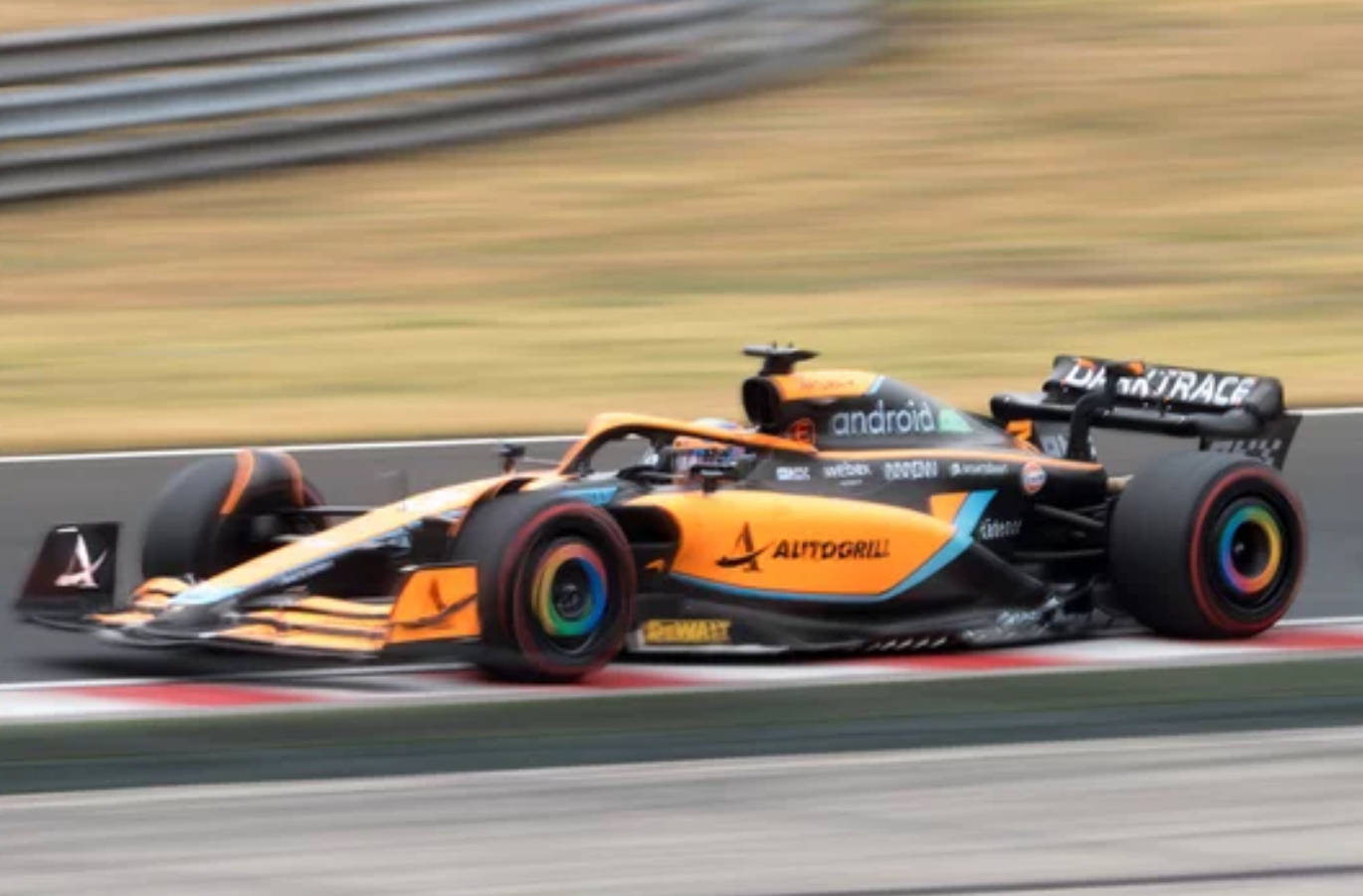 丹尼爾·里卡多駕駛麥拉倫F1賽車於匈牙利大獎賽4K畫面 — F1 壁紙