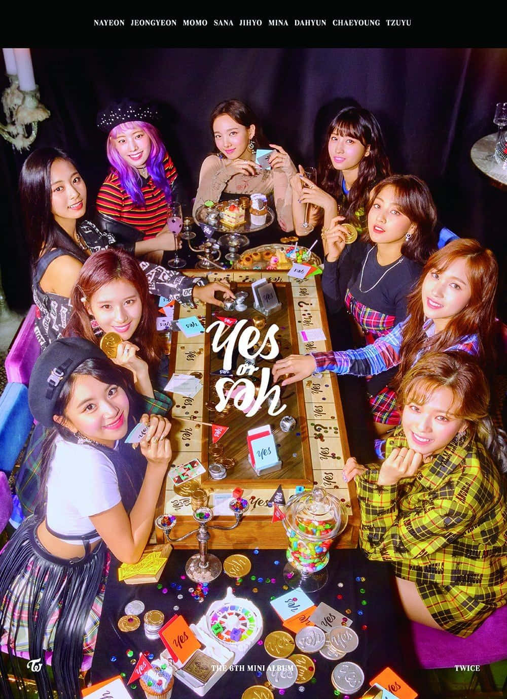 twice 桌布 壁紙 — 九位身穿色彩繽紛服裝的女性在昏暗的攝影棚中圍繞著一張放滿硬幣、紙牌和糖果的遊戲桌。