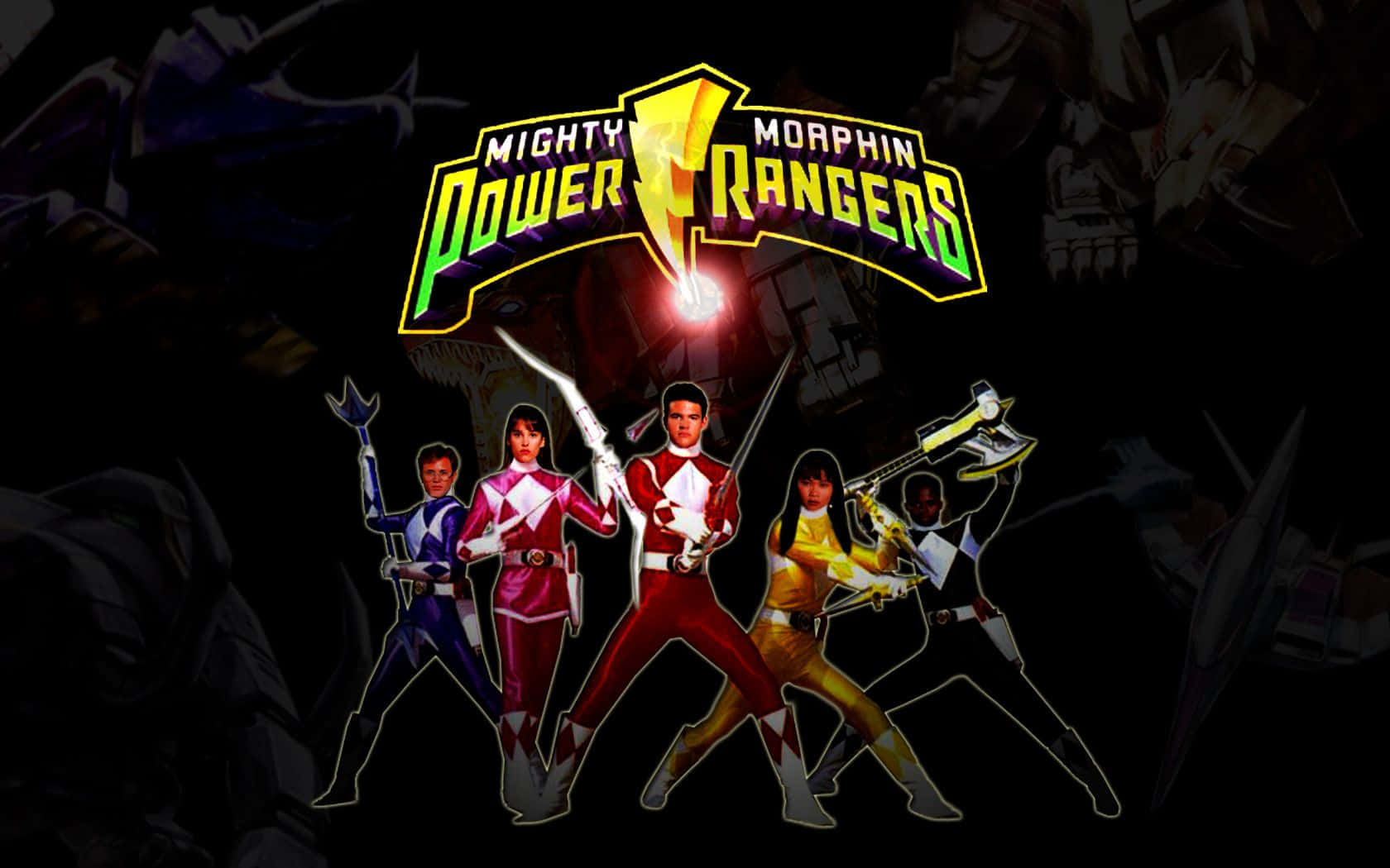 金剛戰士 桌布 壁紙 — 五位Mighty Morphin Power Rangers穿著標誌性彩色戰服，在黑暗背景前英勇站立，上方有發光標誌。