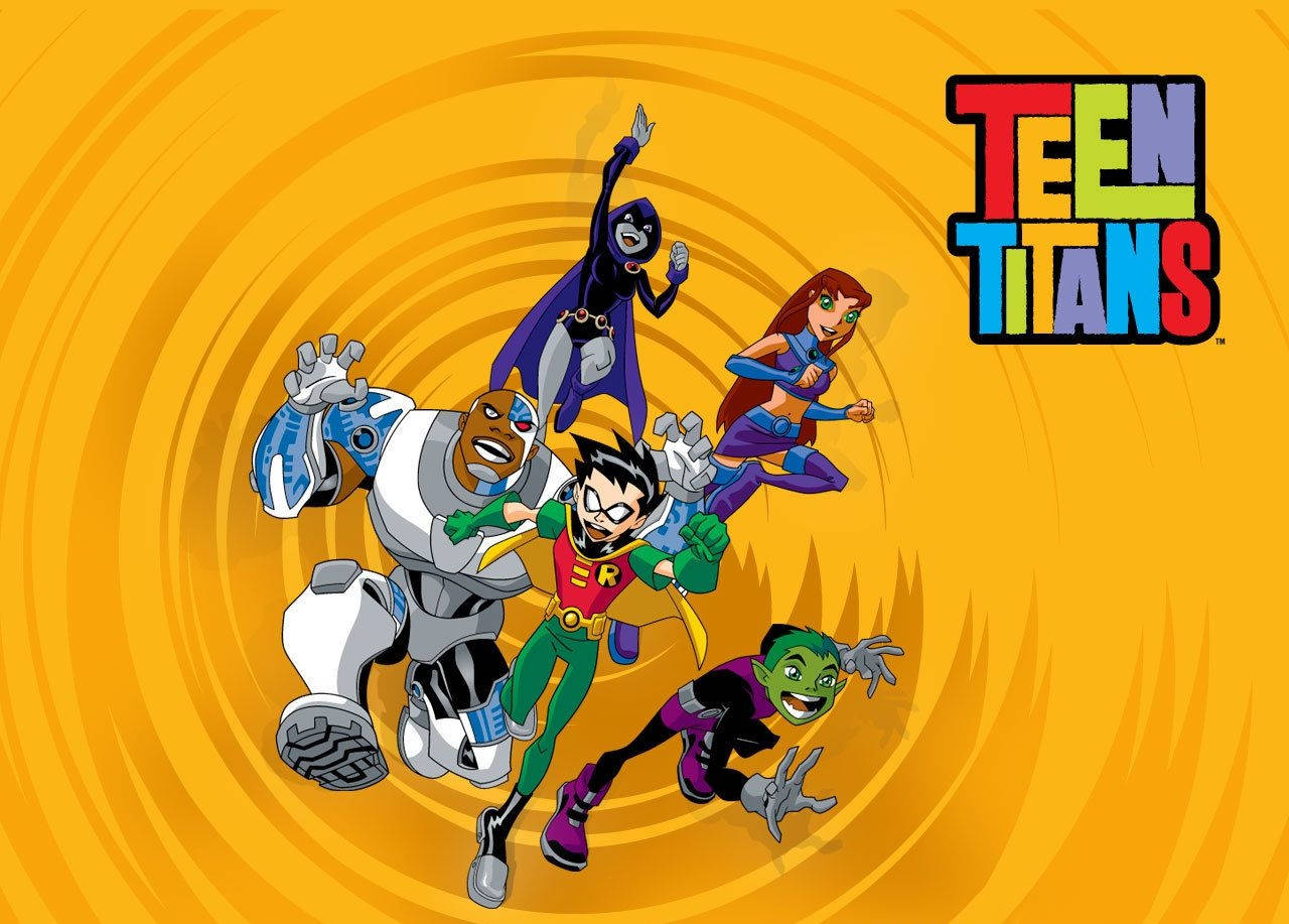 teen titans go 桌布 壁紙 — 五位動畫 Teen Titans 英雄在旋轉的橙色背景上動態跳躍，節目標誌以彩色塊狀字母呈現。