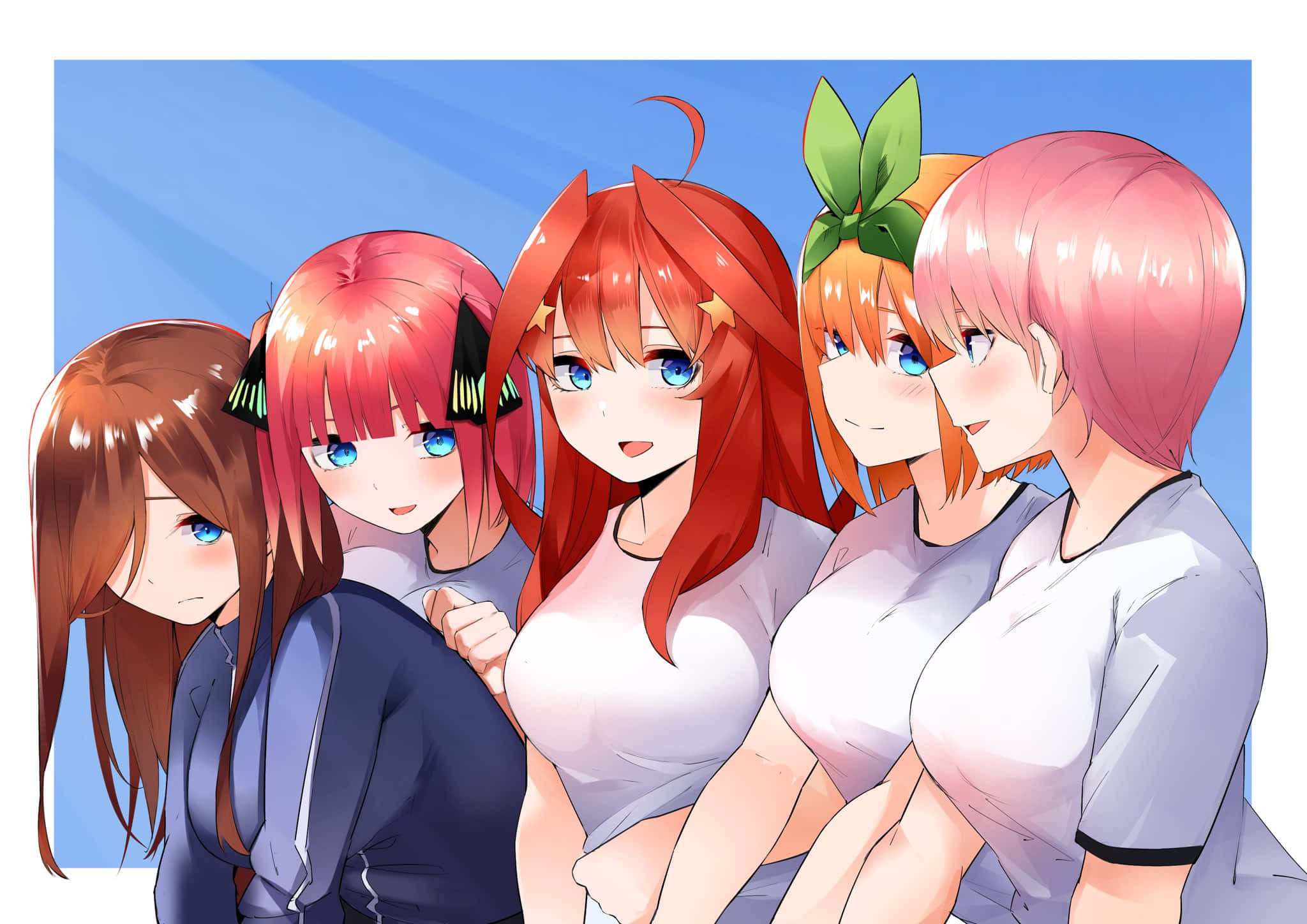 Cartoon Characters 桌布 壁紙 — 五位動畫女孩，髮色和表情各異，緊密地站在清澈的藍天背景下。