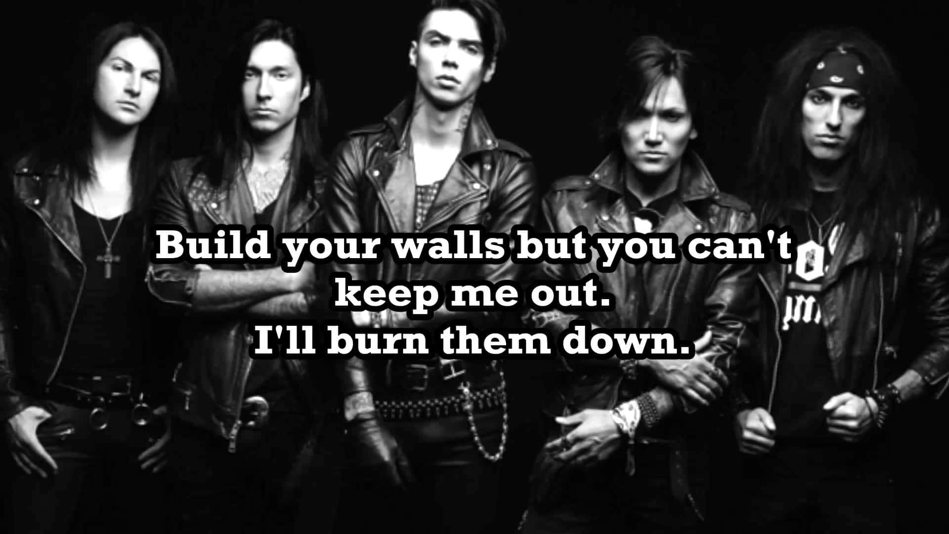 Black Veil Brides 桌布 壁紙 — 五位身穿皮夾克的搖滾樂團成員在黑色背景前凝視前方，上面覆蓋著粗體白色歌詞。