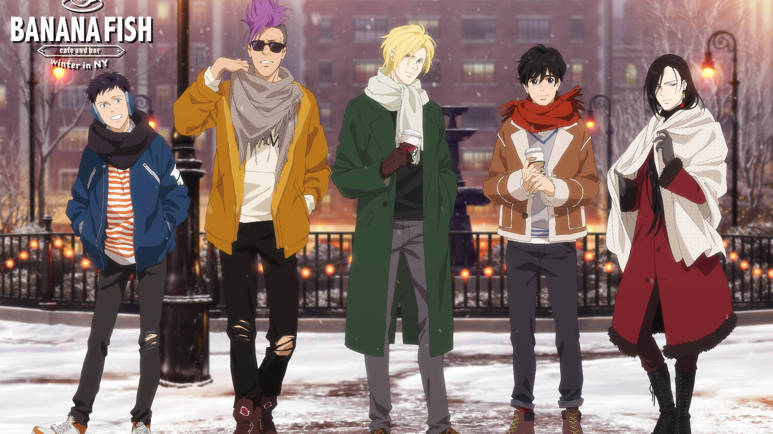 Banana Fish 桌布 壁紙 — 五個動漫角色夜晚站在積雪的都市廣場，穿著冬季外套和圍巾，在溫暖的路燈下。