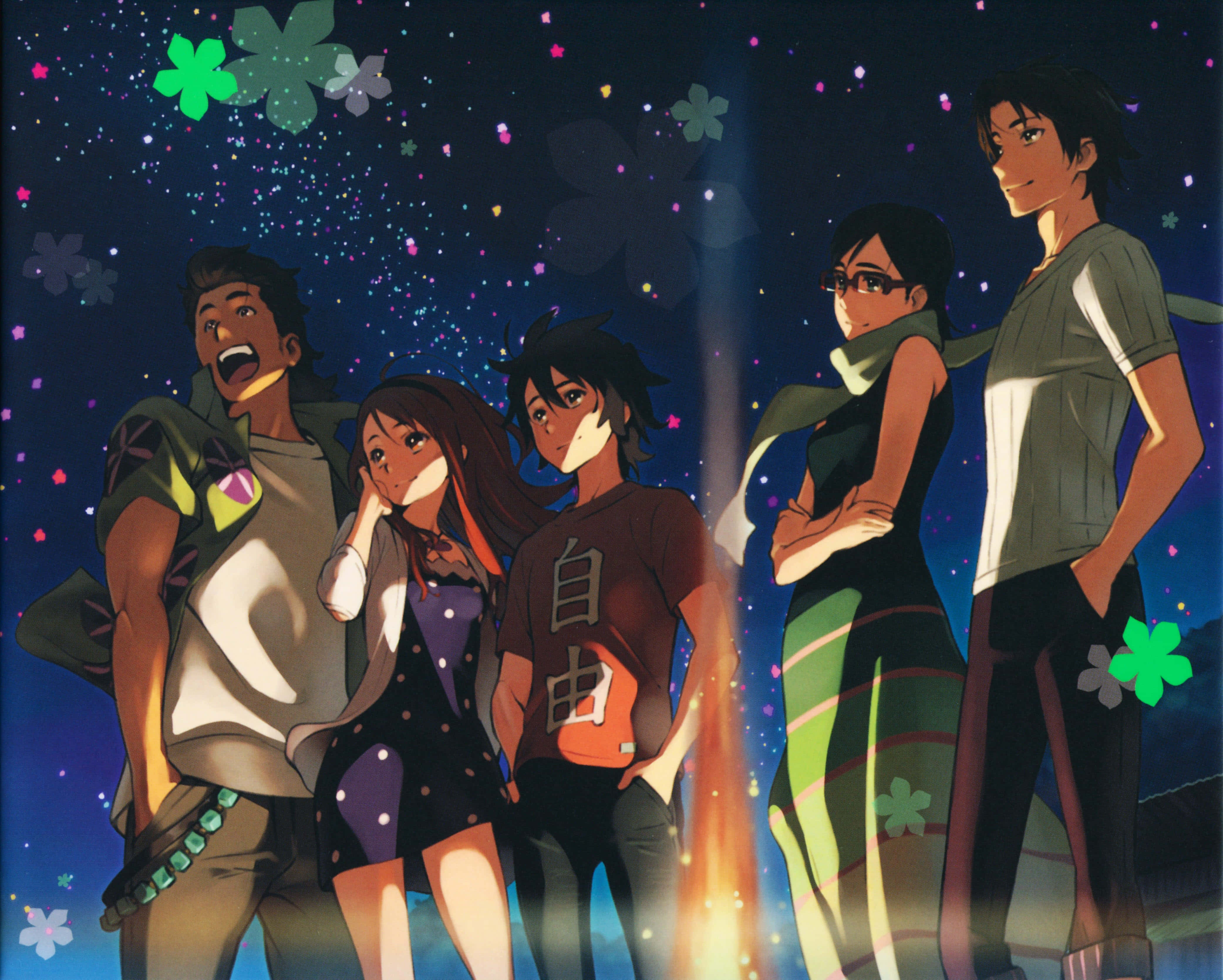 Anohana 桌布 壁紙 — 五個動漫角色聚集在營火周圍，星空下，發光的花朵漂浮在上方。
