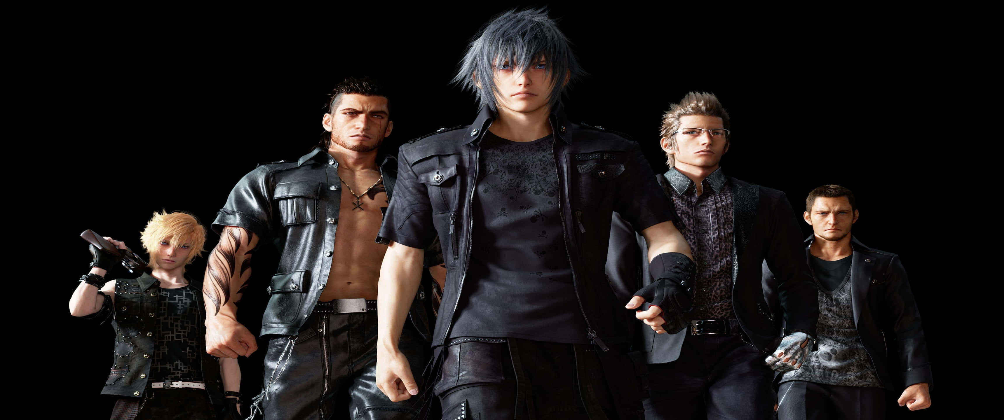 3440x1440p Final Fantasy Xv 桌布 壁紙 — 五個動漫風格的男性角色穿著深色皮革服裝，自信地站在黑色背景前。