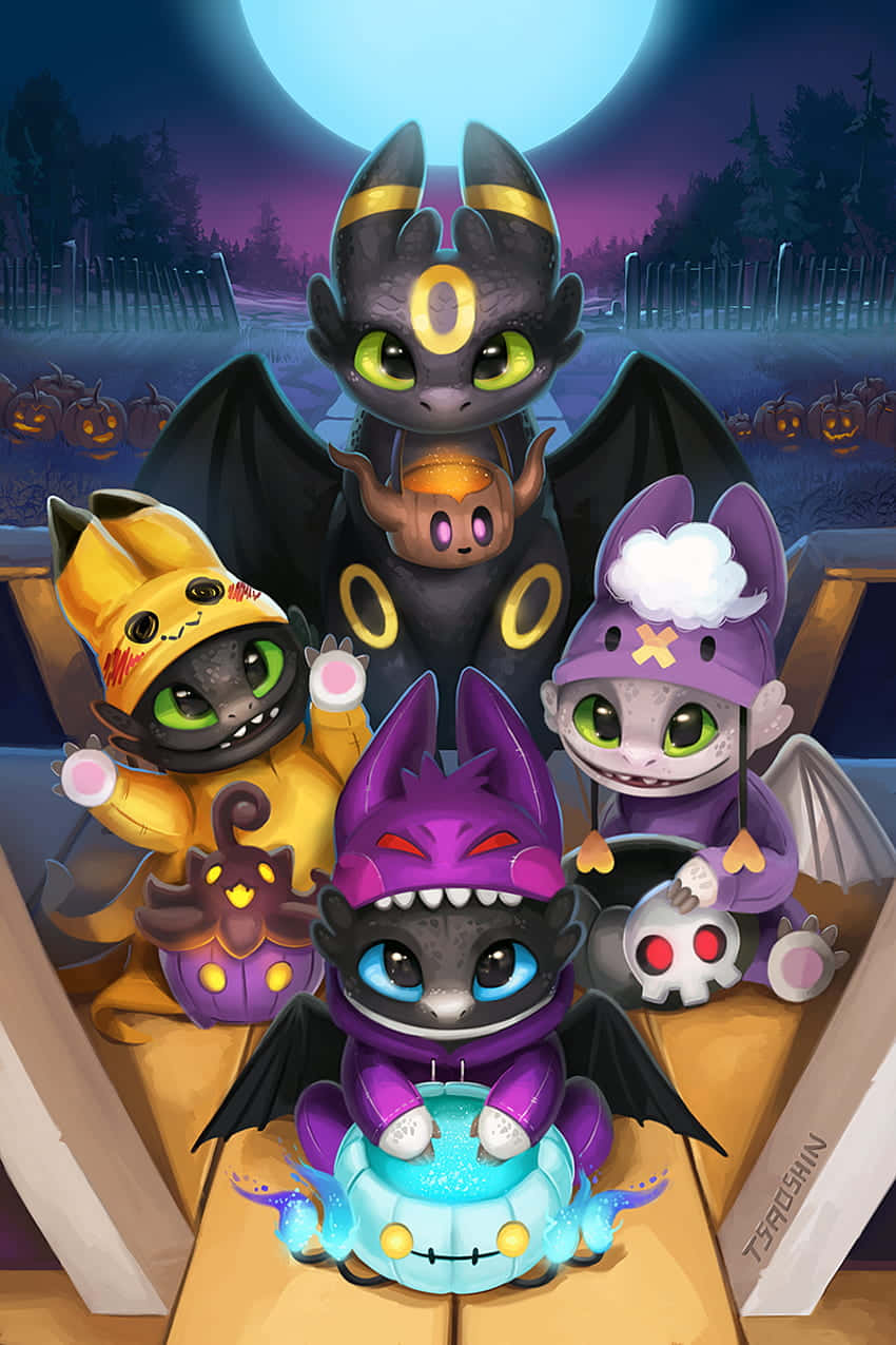 Toothless And Stitch 桌布 壁紙 — 五個可愛的龍角色穿著萬聖節服裝，在發光的月亮下一起擺姿勢，背景有南瓜燈。
