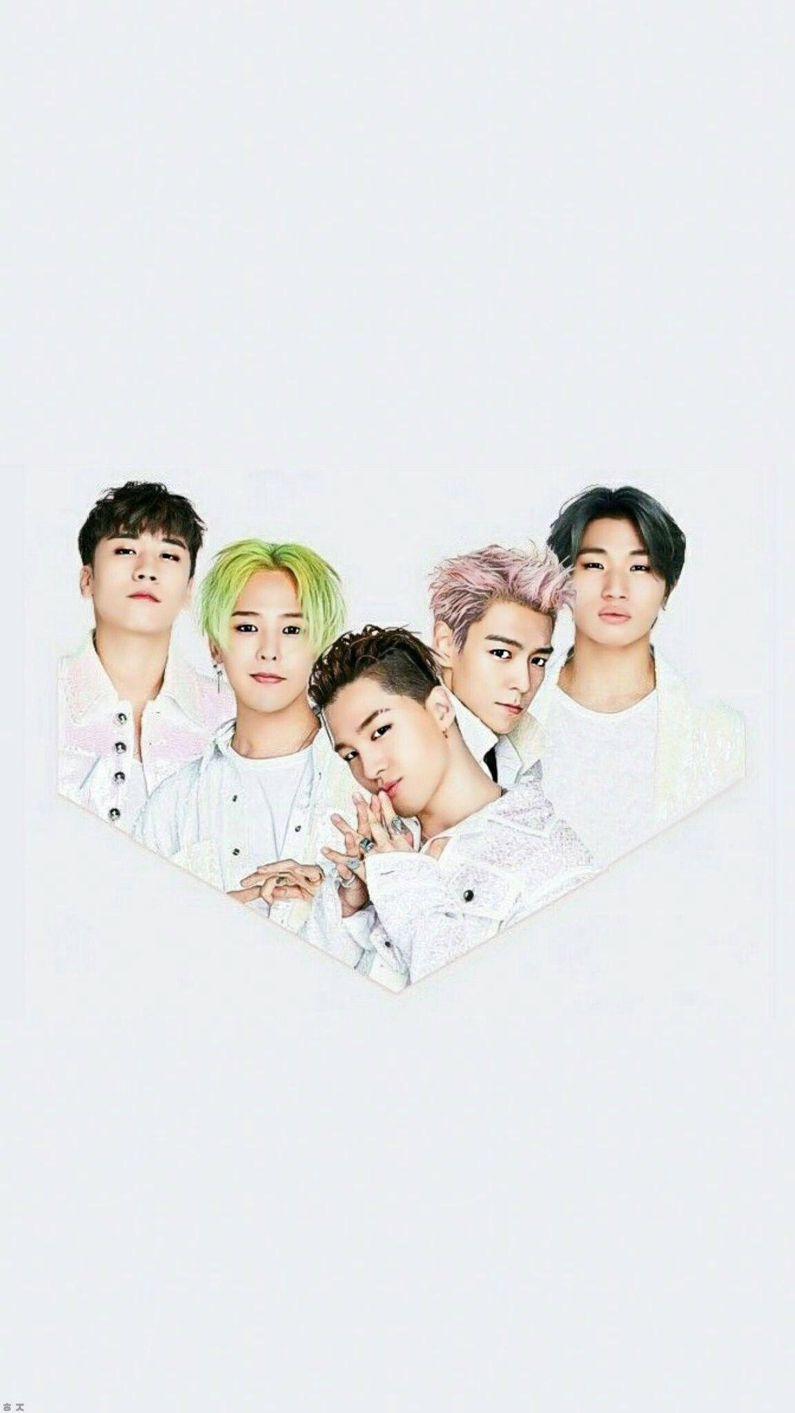 Bigbang 桌布 壁紙 — 五個年輕男子，頭髮色彩繽紛，身穿白色服裝，在白色背景的鑽石框架內擺姿勢。