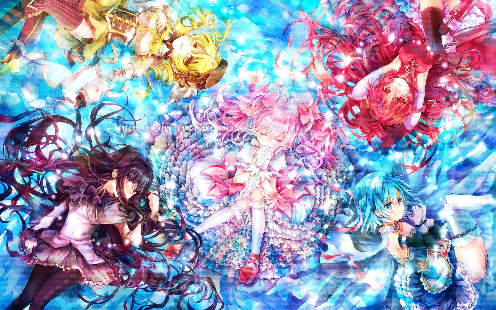 Madoka Magica 桌布 壁紙 — 五個擁有鮮豔頭髮的動漫女孩漂浮在閃閃發光的藍色和粉紅色宇宙漩渦中，周圍環繞著發光的粒子和飄浮的絲帶。