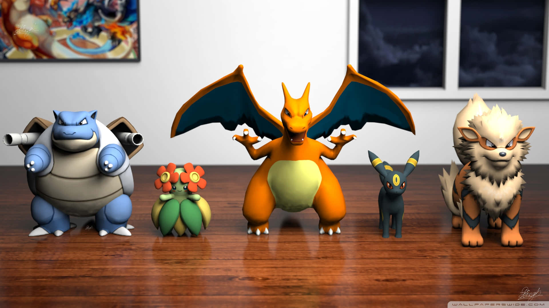 Pokemon Toys 桌布 壁紙 — 五個標誌性的寶可夢角色在一個有藝術品和窗戶的現代房間的木地板上排成一排。