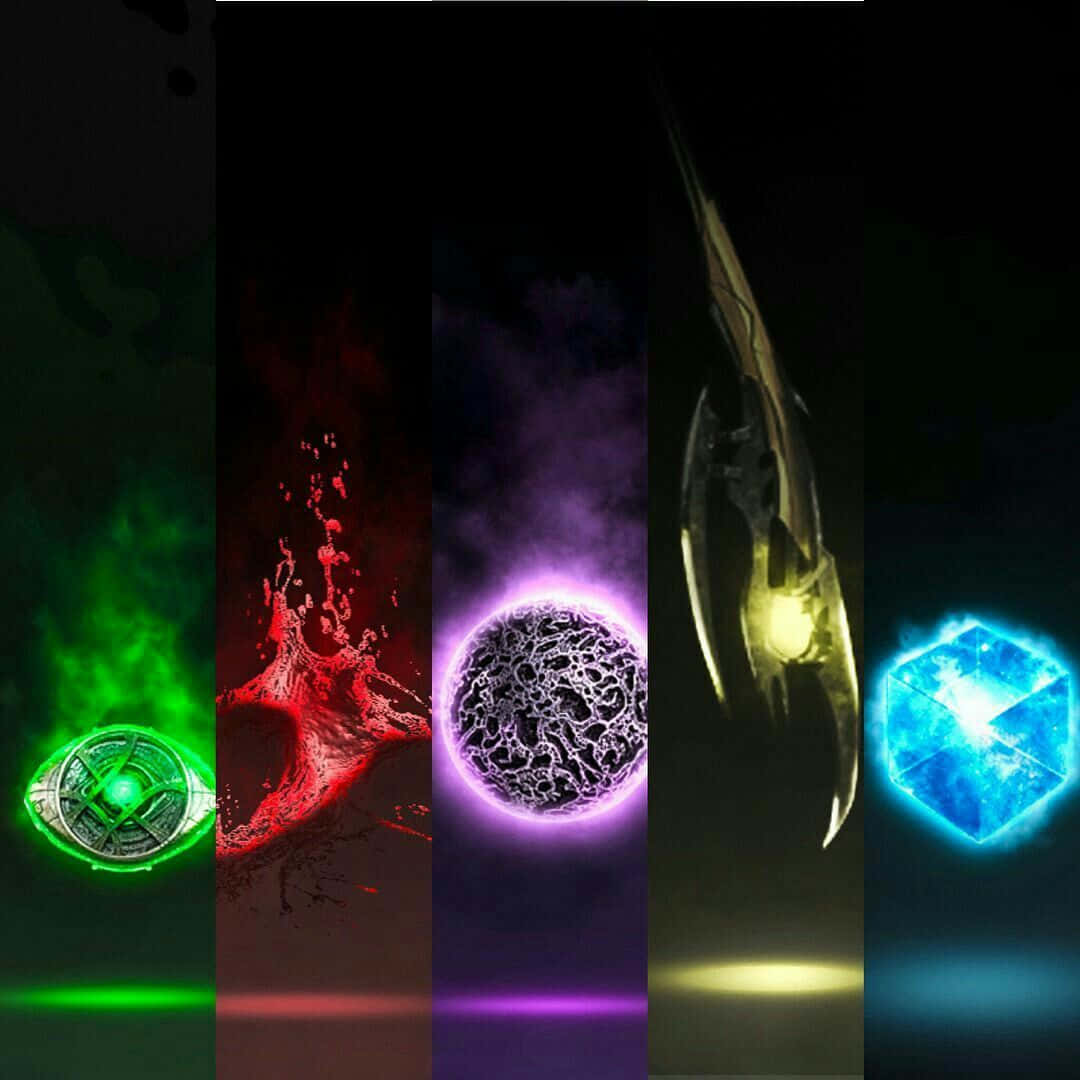 Mind Stone 桌布 壁紙 — 五個發光的宇宙文物在黑暗虛空中散發出充滿活力的能量，每個都散發出獨特的顏色和形態。