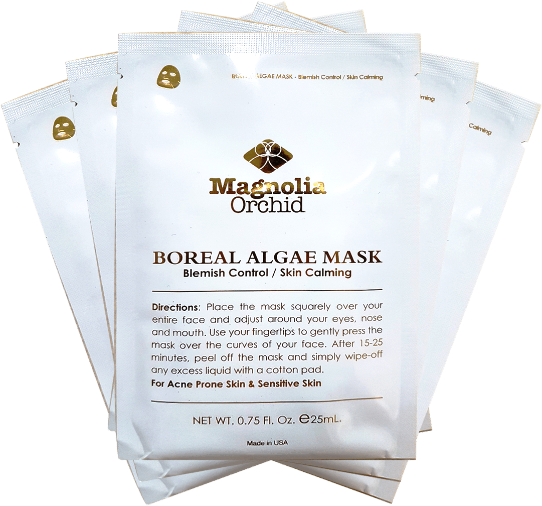 木蘭 桌布 壁紙 — 五個白色Magnolia Orchid Boreal Algae Mask包裝以扇形排列在黑色背景上，帶有金色品牌標識。