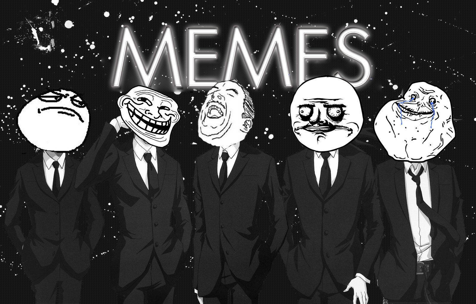 Troll 桌布 壁紙 — 五個穿西裝的男人在閃爍的MEMES標誌下，以星空為背景，展示標誌性的迷因表情。