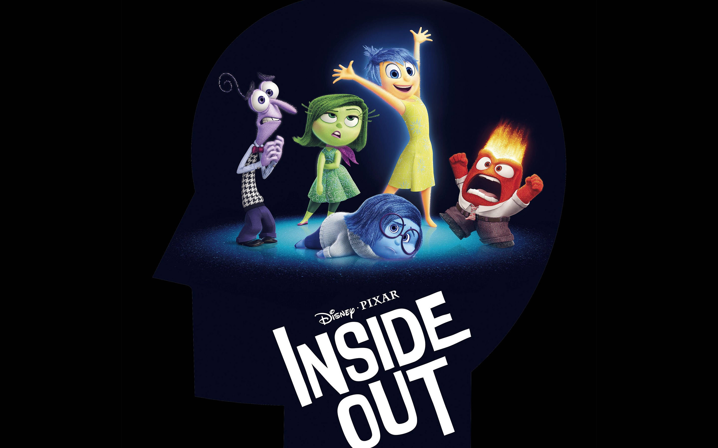Fear Inside Out 桌布 壁紙 — 五個色彩繽紛的動畫情緒角色站在一個發光的人類頭部剪影內，背景為深色。