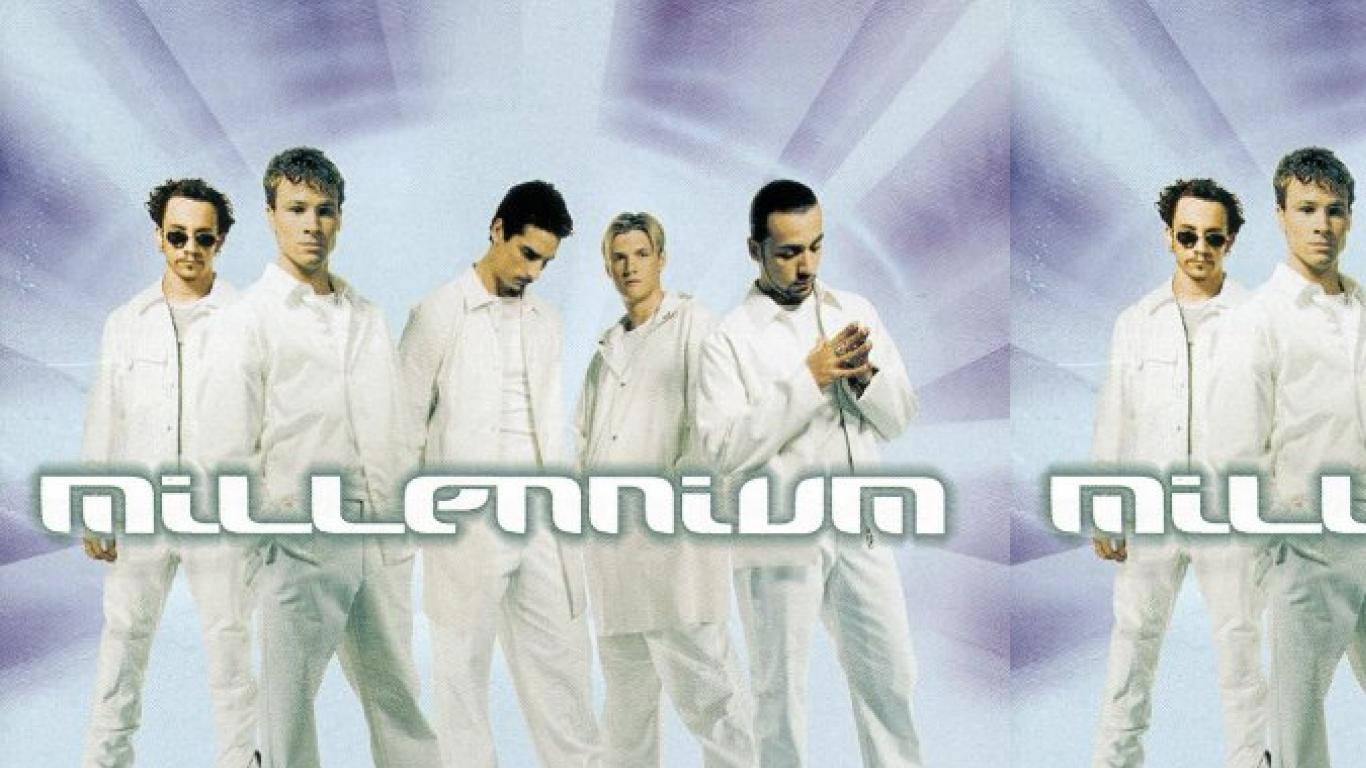 Backstreet 桌布 壁紙 — 五個身穿白色服裝的男人站在發光的紫色和藍色抽象背景前，帶有「millennium」文字。