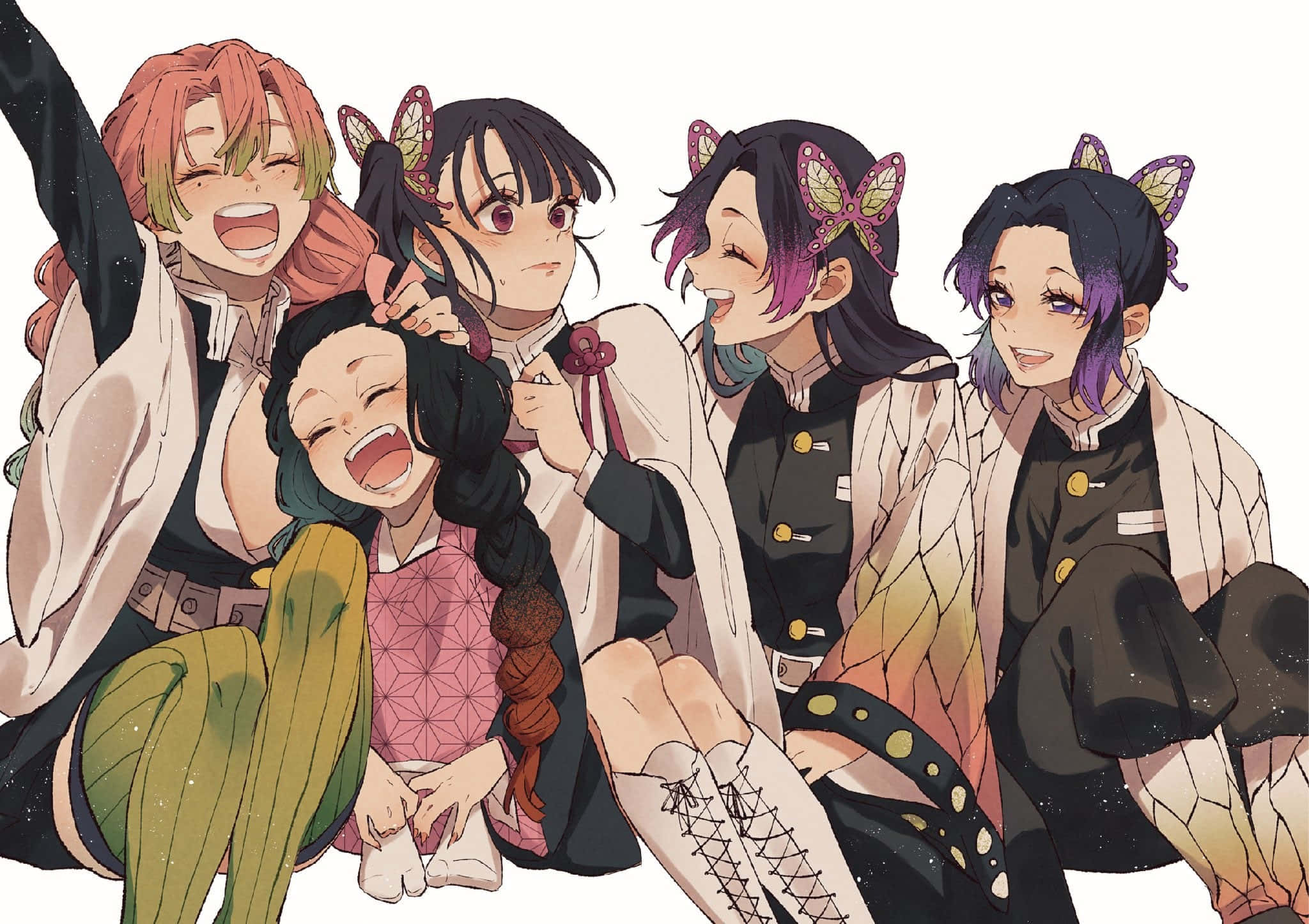 Laughing 桌布 壁紙 — 五個身穿鬼殺隊制服的動畫角色，戴著蝴蝶髮夾，在純白背景前一起大笑和玩耍。
