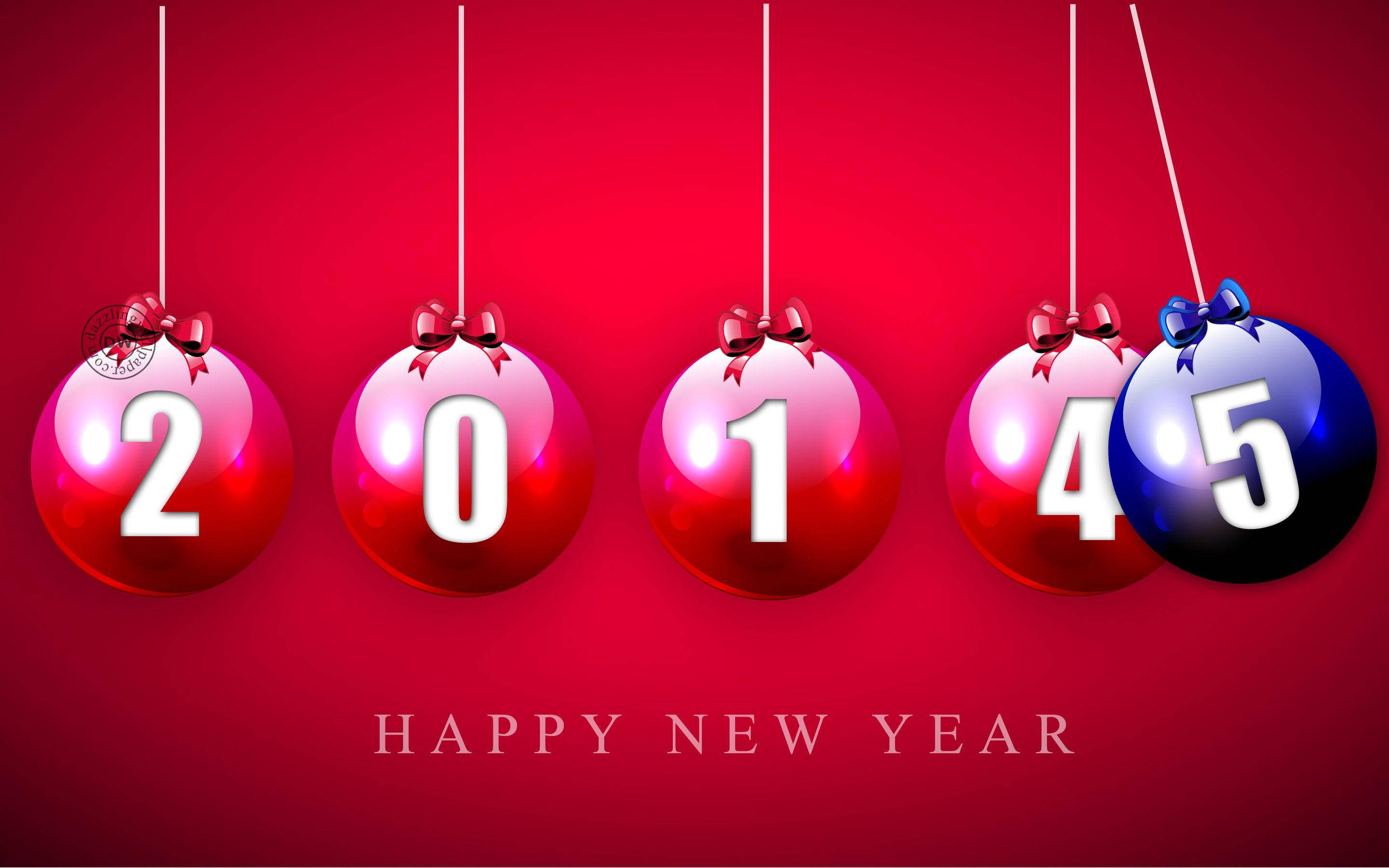 New 桌布 壁紙 — 五個閃亮飾物拼出20145，掛在鮮紅色背景上，下方有「HAPPY NEW YEAR」文字。