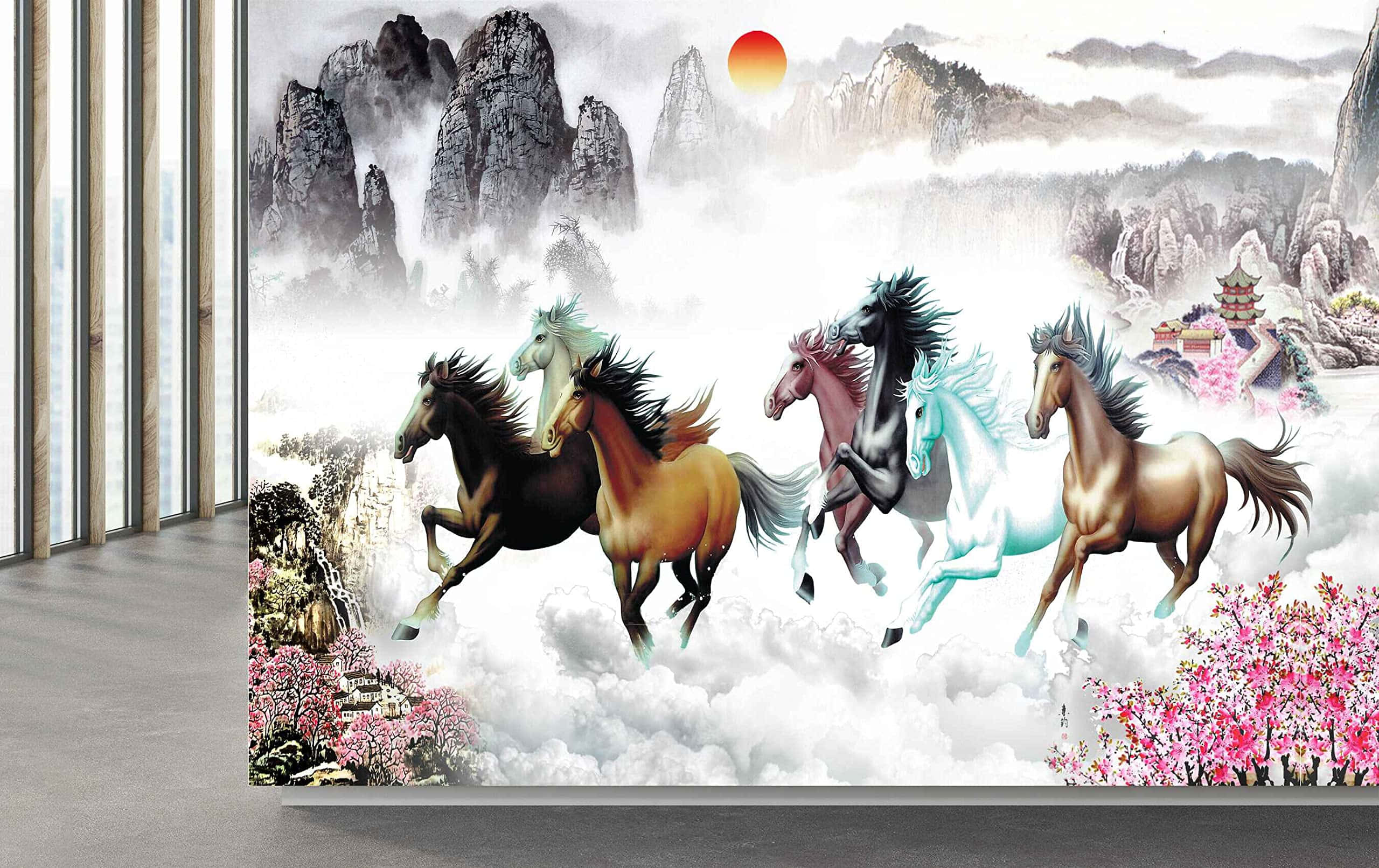 馬 桌布 壁紙 — 五匹雄偉的馬匹在迷霧雲層中奔騰，背景是高聳的山脈和發光的太陽。