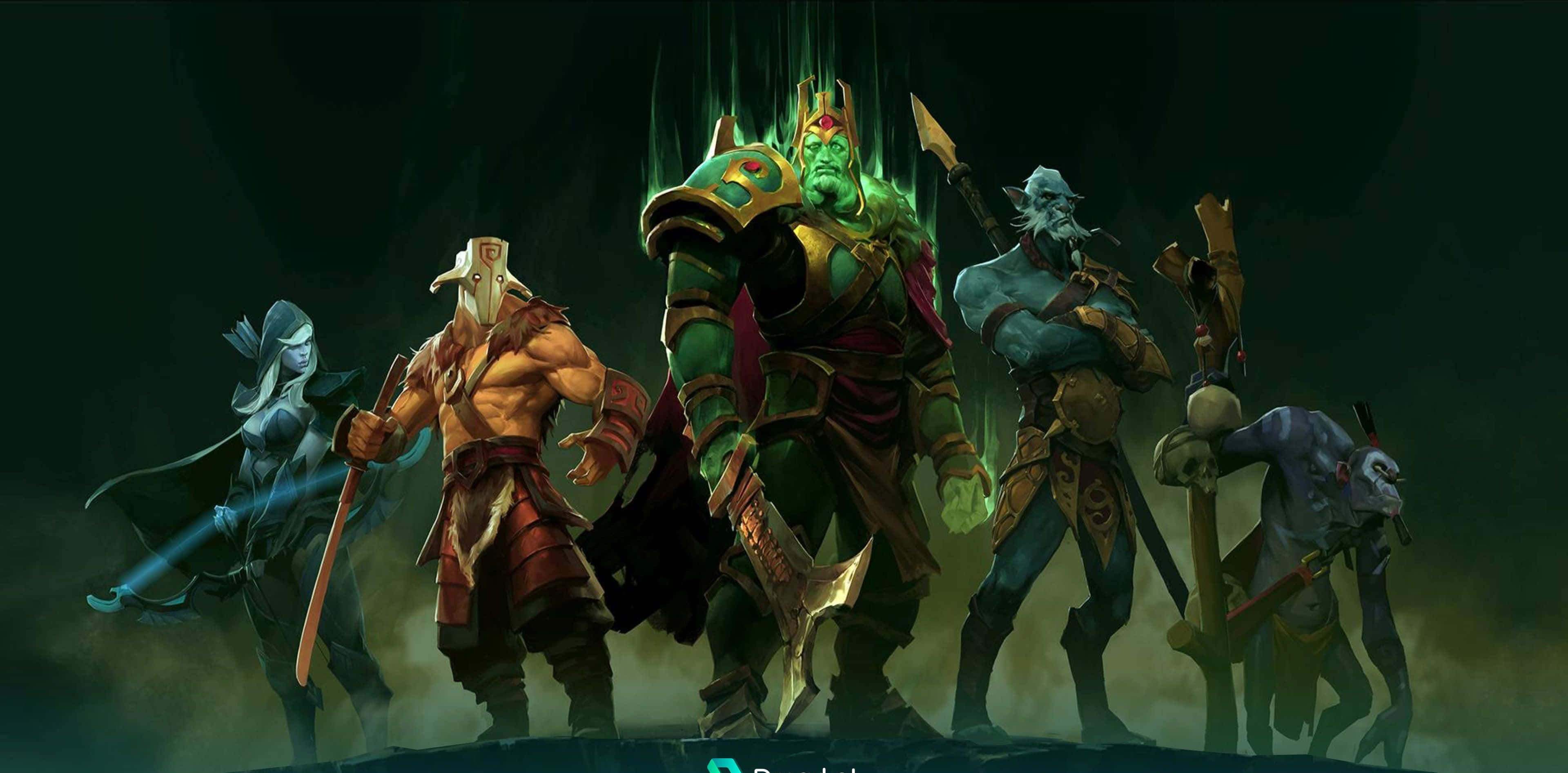 4K 桌布 壁紙 — 五名幻想戰士手持發光武器，站在陰暗迷霧的戰場上，籠罩在詭異的綠光中。