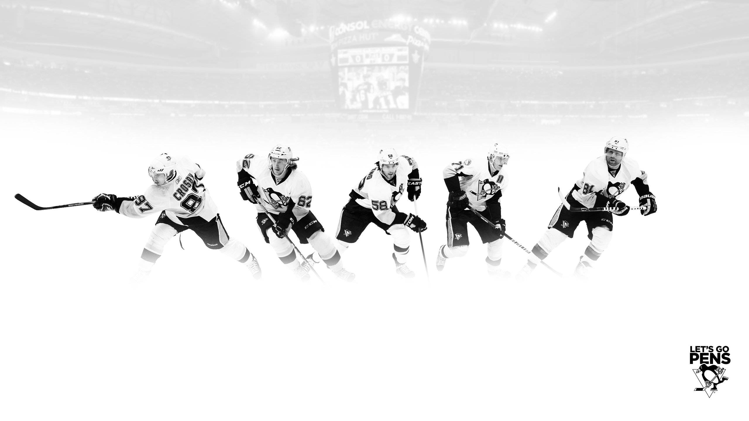 penguins 桌布 壁紙 — 五名曲棍球運動員在冰場上以黑白動作姿勢，背景為模糊的競技場。
