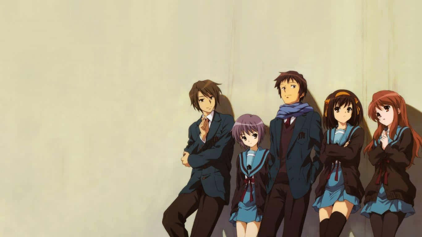 Haruhi Suzumiya 桌布 壁紙 — 五名穿著校服的動漫學生在柔和燈光下靠著一面素牆。