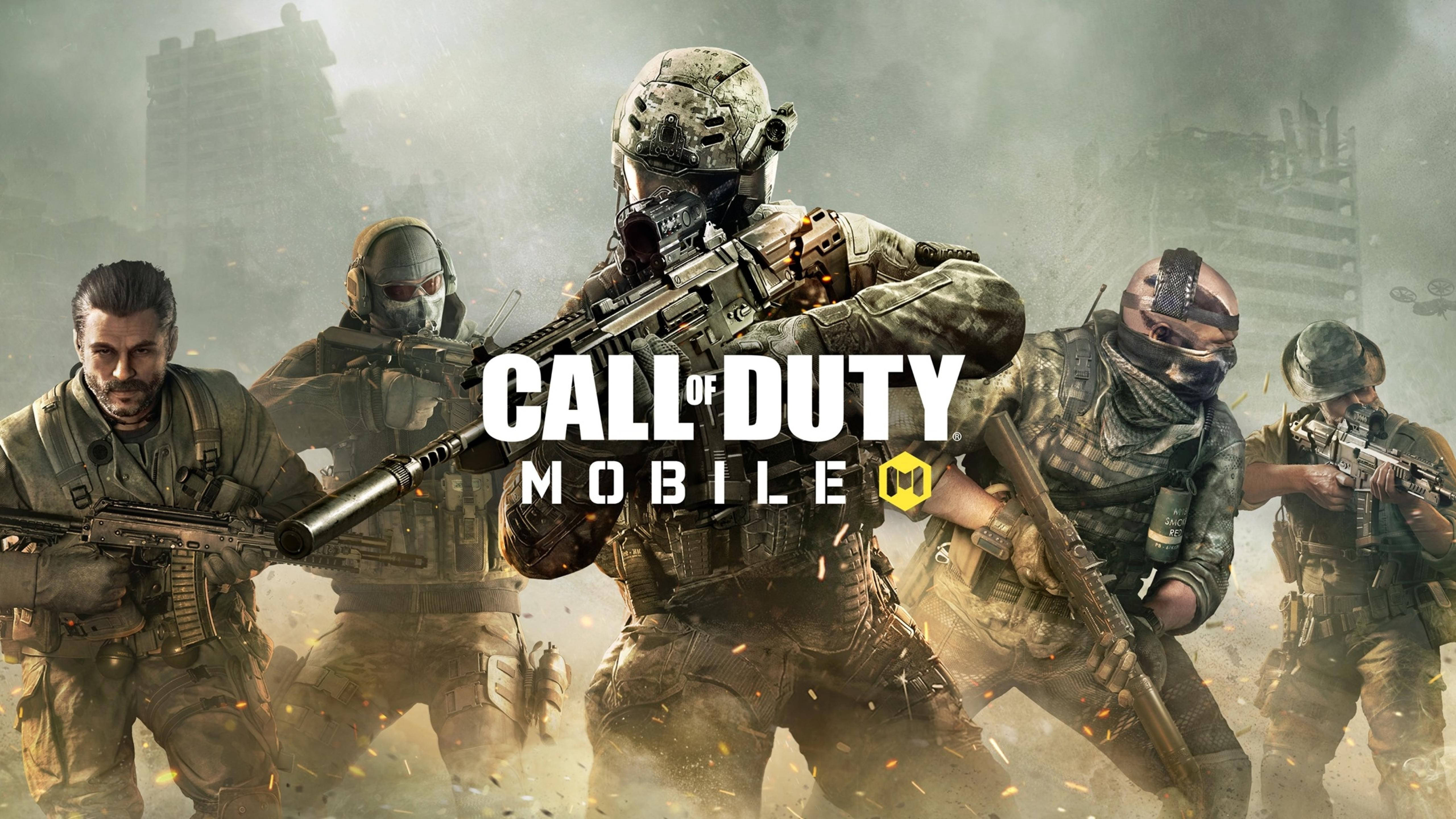 4K call of duty 桌布 壁紙 — 五名身穿戰術裝備的士兵在煙霧瀰漫的城市戰場上前進，槍火和碎片四處飛揚。