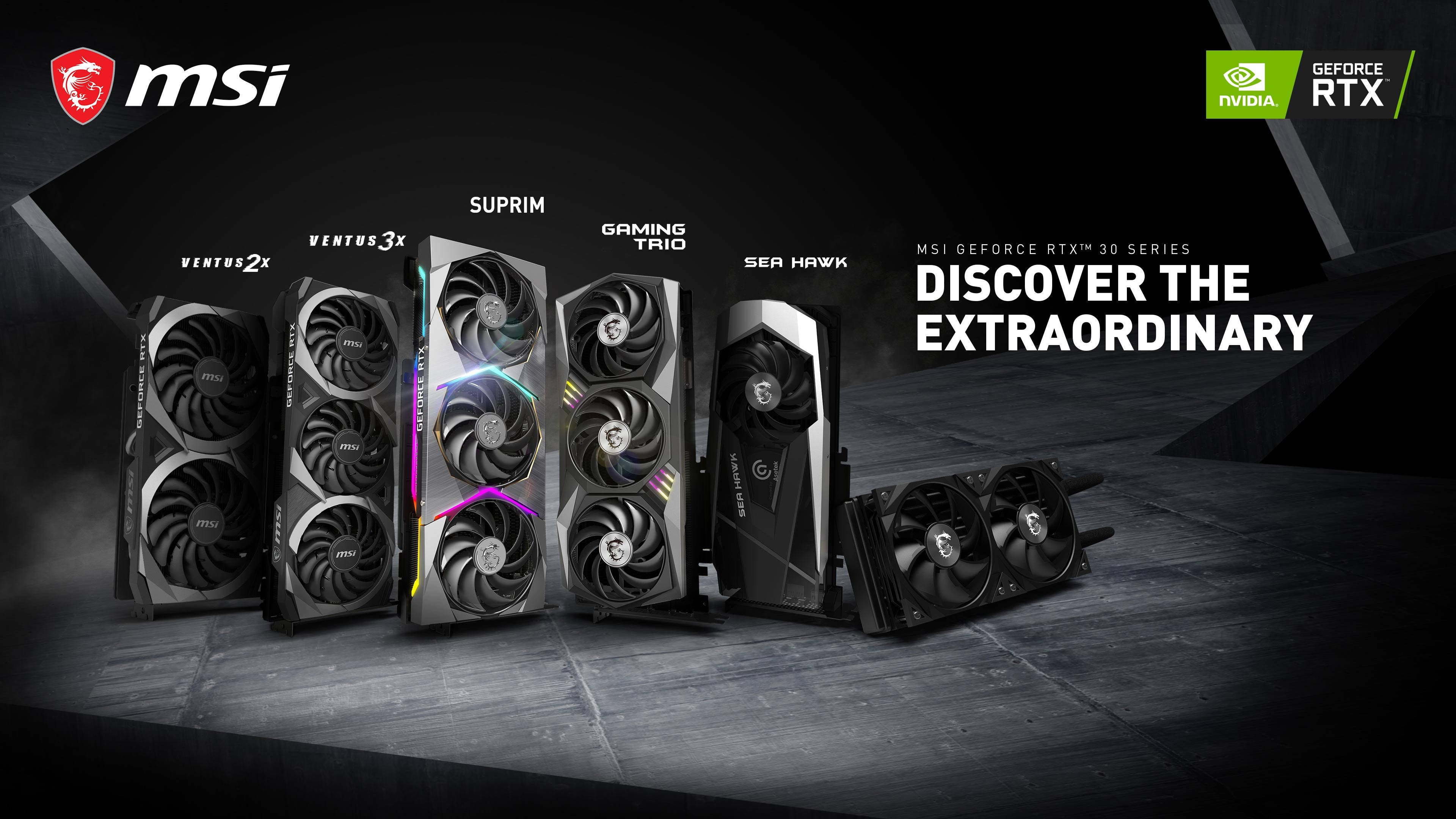 MSI 4K 桌布 壁紙 — 五張MSI GeForce RTX 30系列顯示卡在昏暗的攝影棚中展示，帶有發光的RGB燈效和品牌標誌。