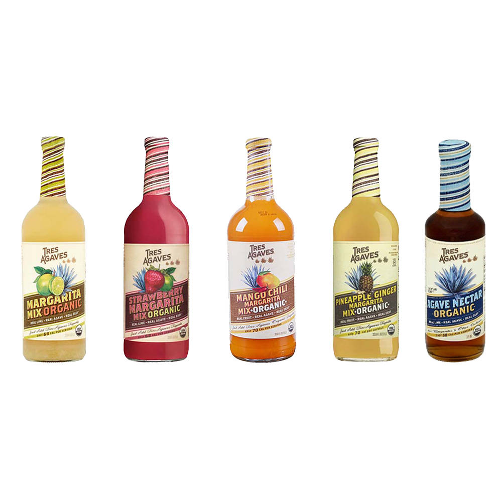 drinks 桌布 壁紙 — 五款色彩繽紛的Tres Agaves雞尾酒調酒瓶整齊排列在潔白背景前，展現充滿活力的水果風味。