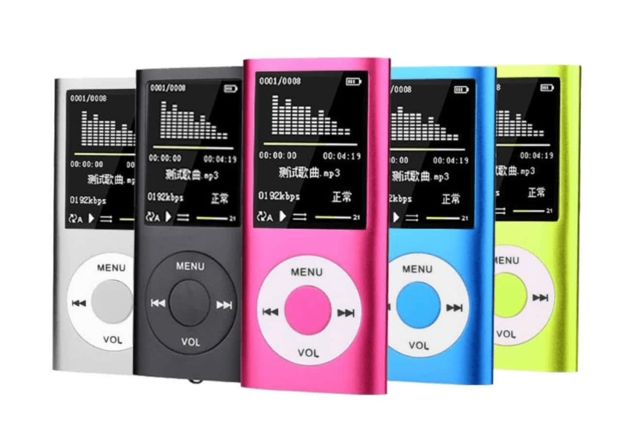 Music Player 桌布 壁紙 — 五款色彩繽紛的復古MP3播放器，銀色、黑色、粉紅色、藍色和萊姆綠色，在螢幕上顯示音樂播放統計數據。
