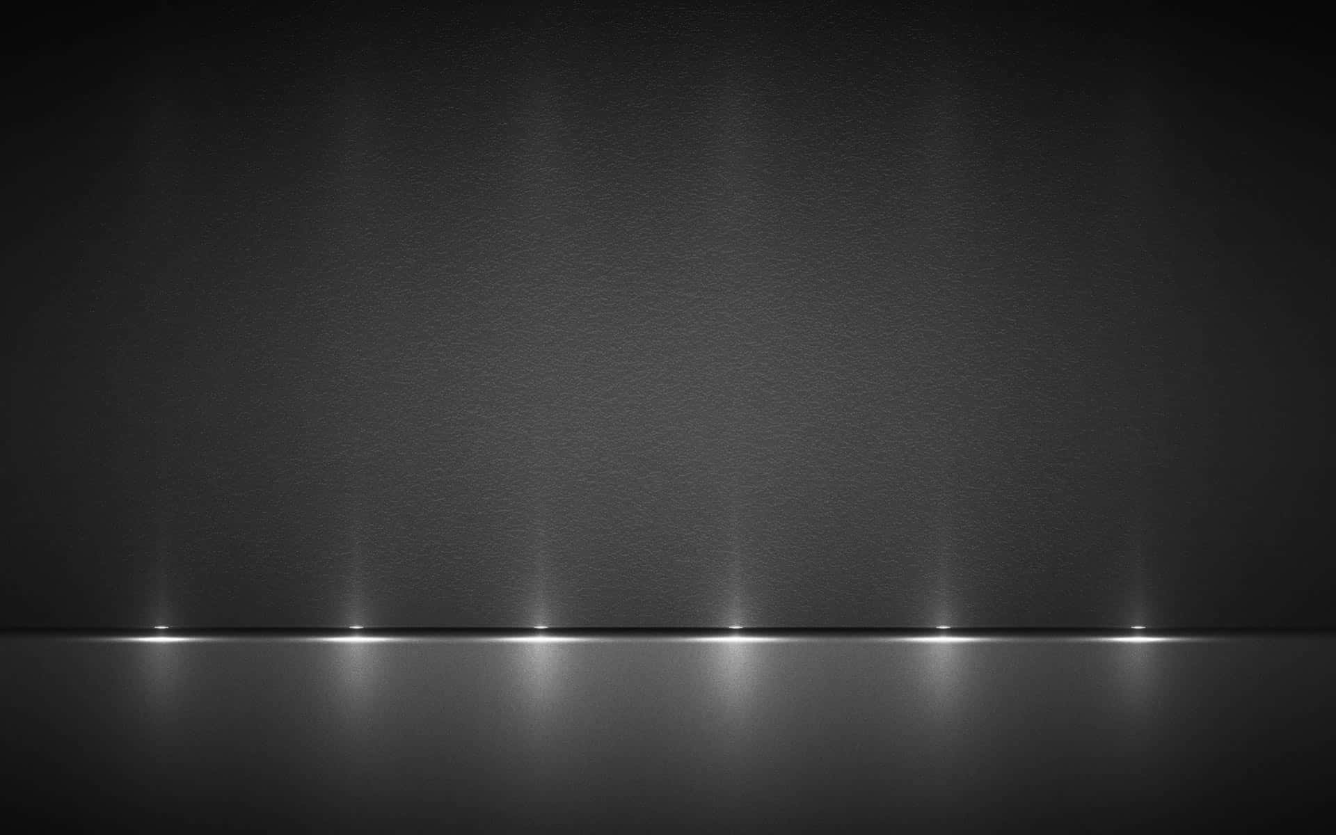 Light 桌布 壁紙 — 五盞聚光燈照亮了極簡工作室環境中的深色紋理牆壁和反光地板。