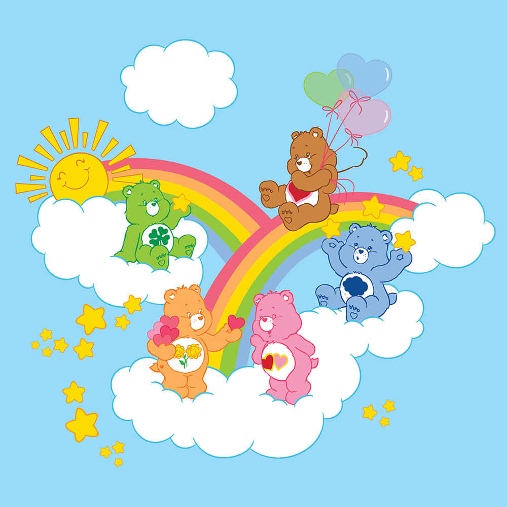 彩虹熊 桌布 壁紙 — 五隻色彩繽紛的Care Bears坐在雲上，旁邊有彩虹，手持愛心和氣球，在微笑的太陽下。