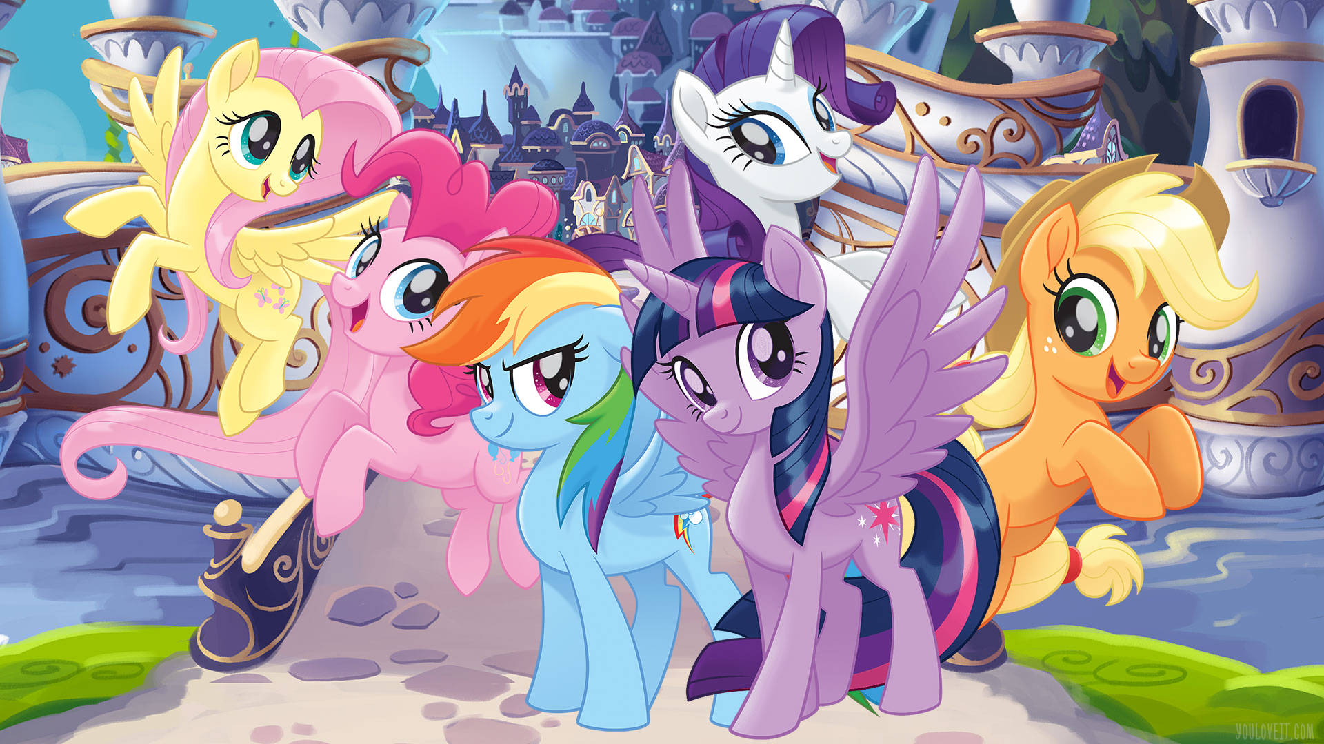 My Little Pony Desktop 桌布 壁紙 — 五隻色彩繽紛的卡通小馬，擁有翅膀和富有表情的眼睛，一起站在奇幻城堡的庭院中。