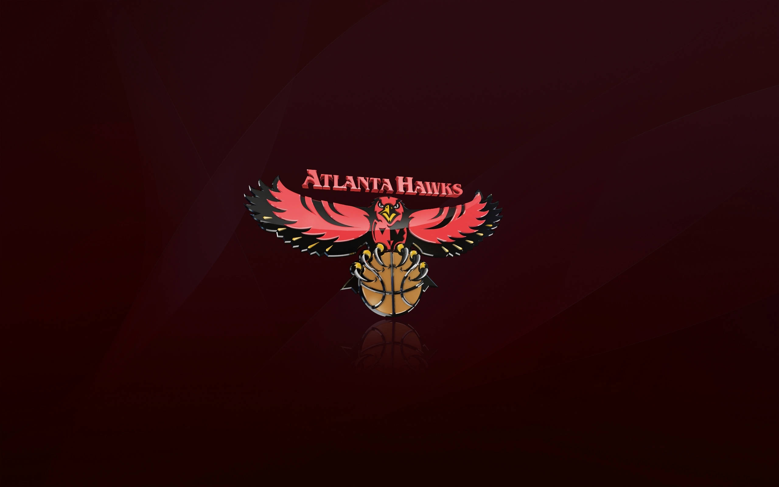 Hawks 桌布 壁紙 — 亞特蘭大老鷹隊籃球標誌，紅色老鷹抓著球，背景為深栗色漸變。